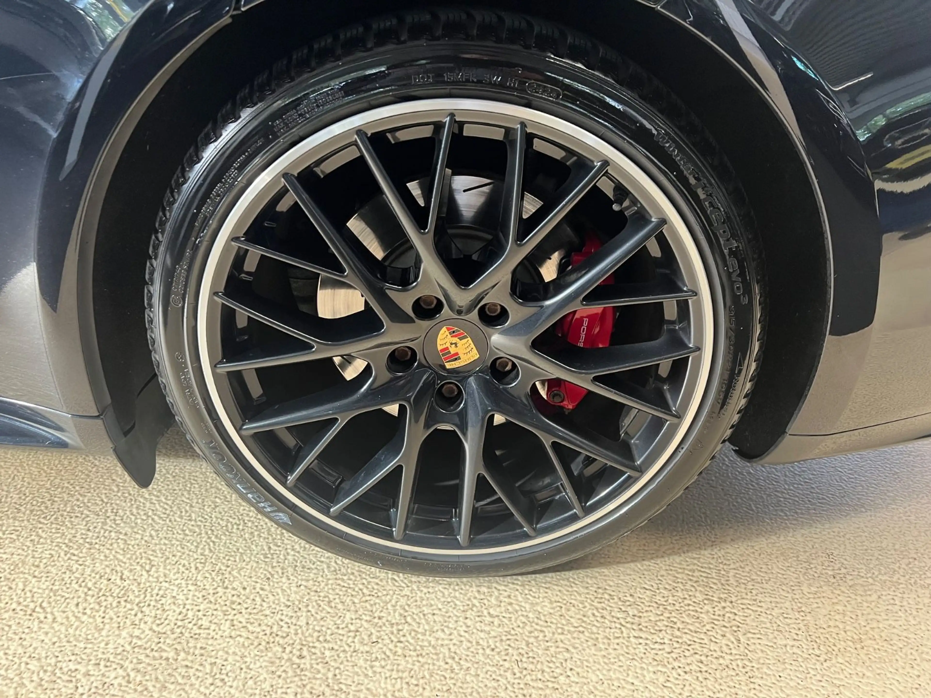 Porsche Panamera GTS — photo 10