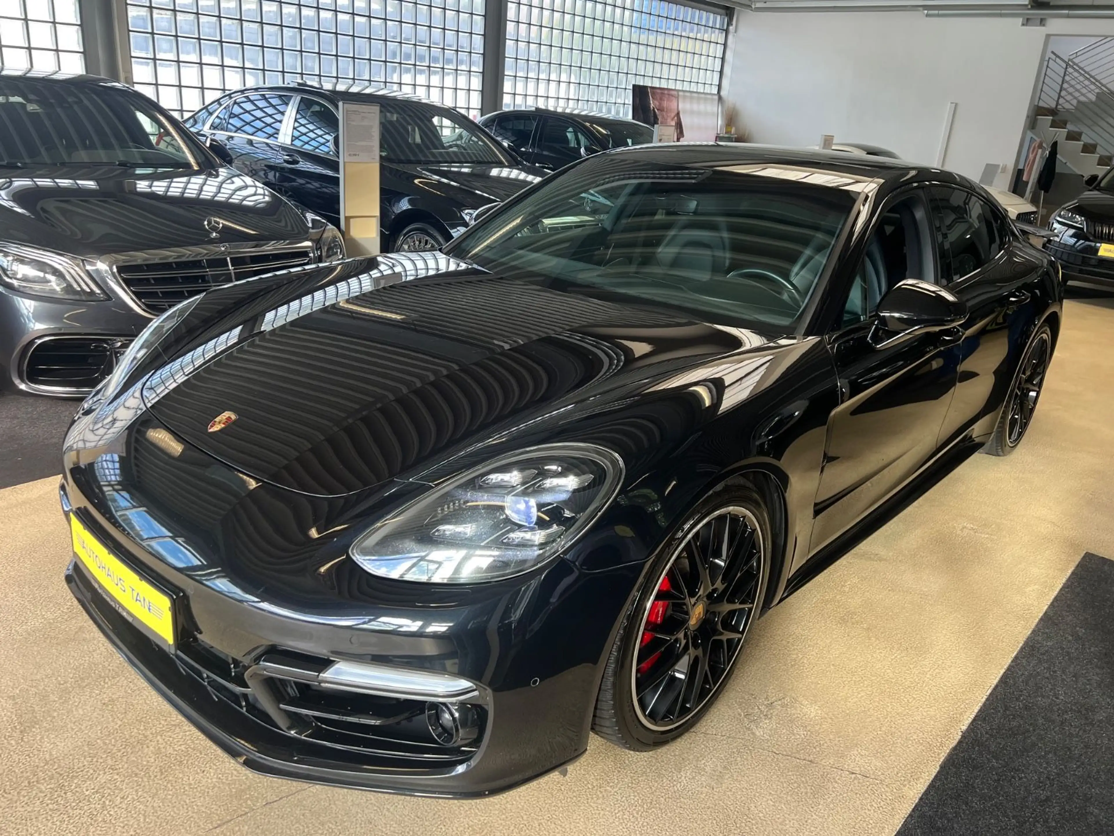 Porsche Panamera GTS — photo 9