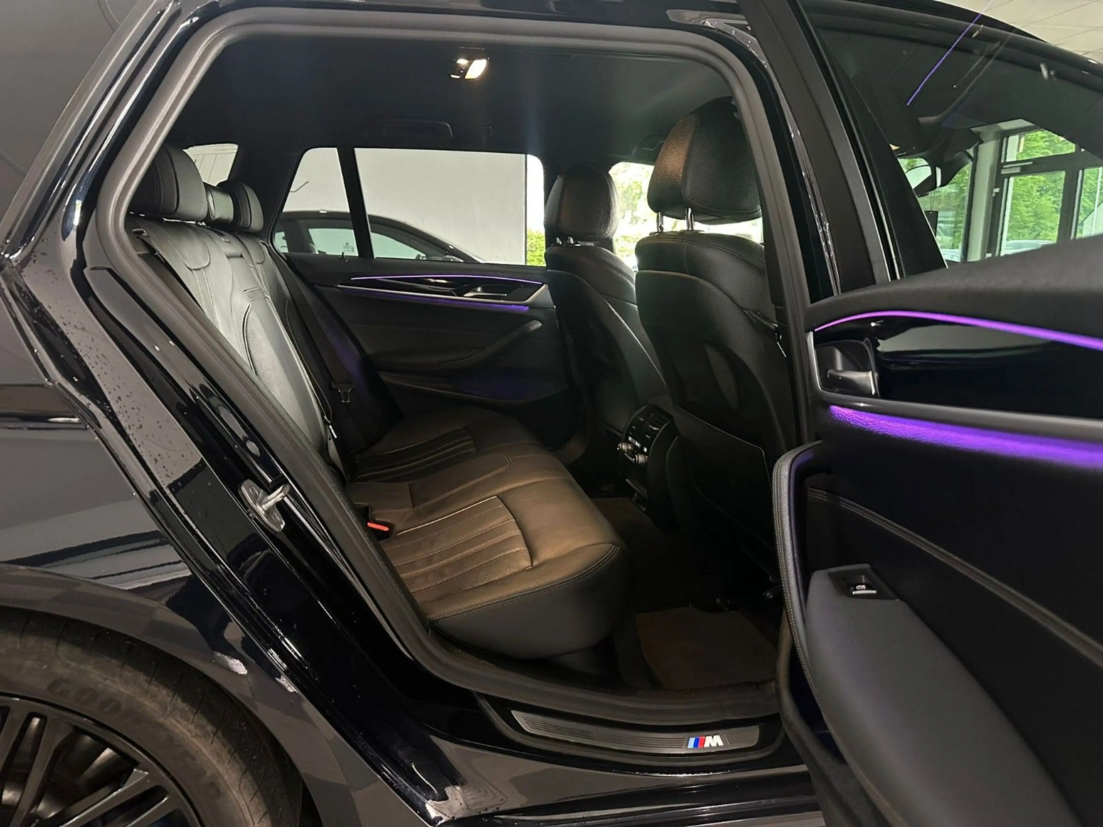 BMW 540 d xDrive M Sport — photo 15