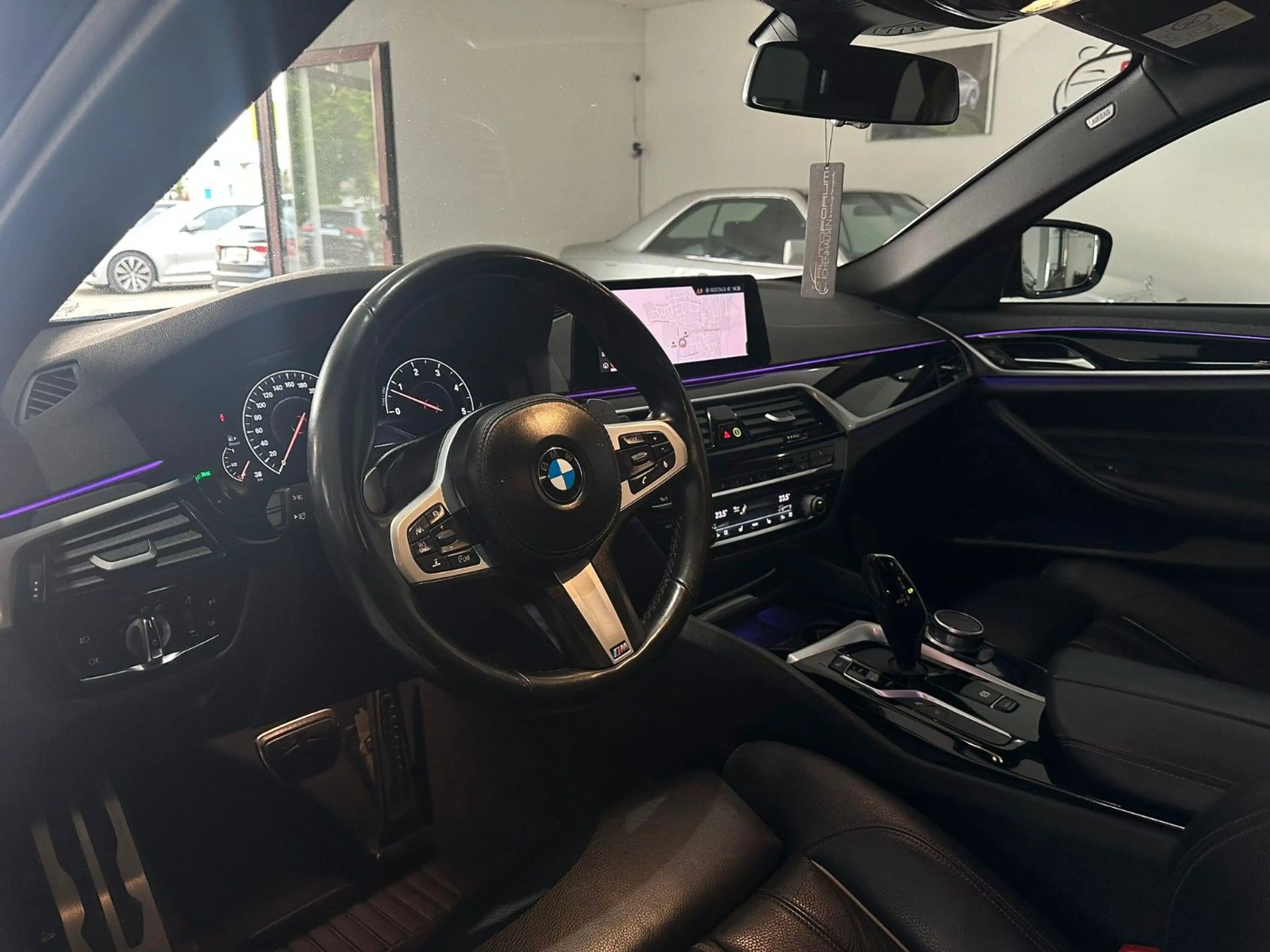 BMW 540 d xDrive M Sport — photo 13