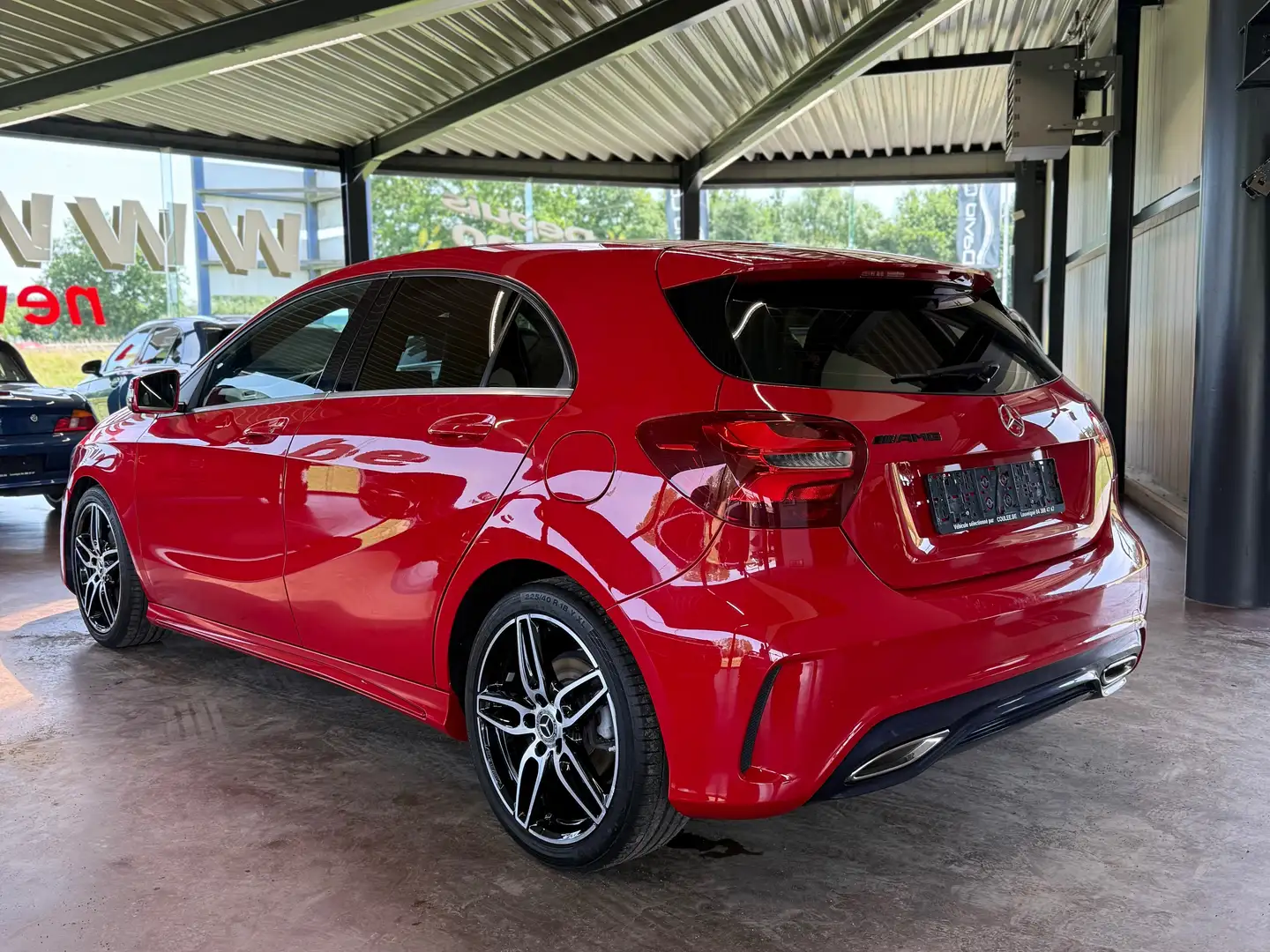 Mercedes-Benz A 160 Pack AMG, Caméra/PDC, Cruise, Navigation Rouge - 1