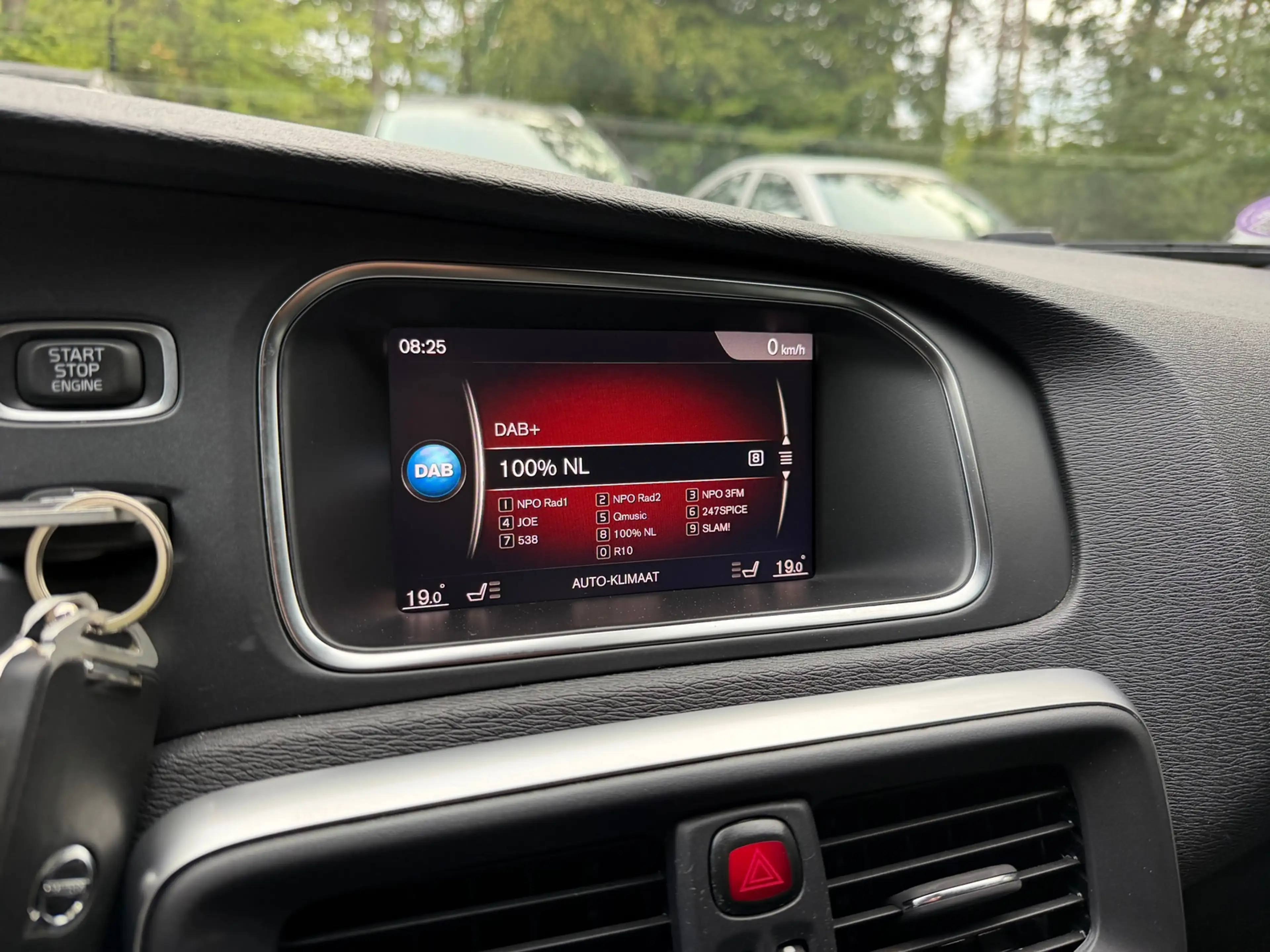 Volvo V40 2.0 T4 Business Sport — photo 17