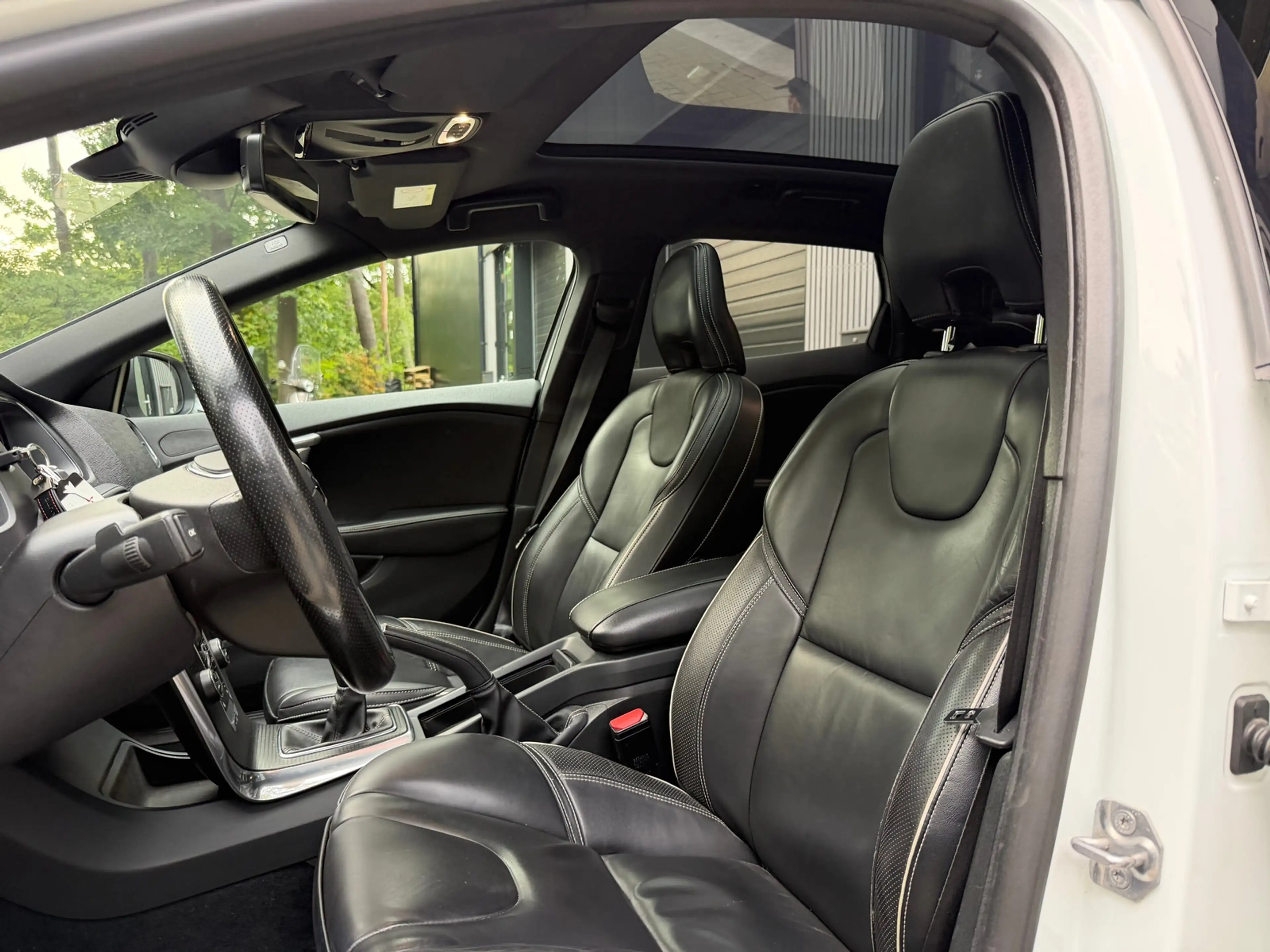Volvo V40 2.0 T4 Business Sport — photo 11