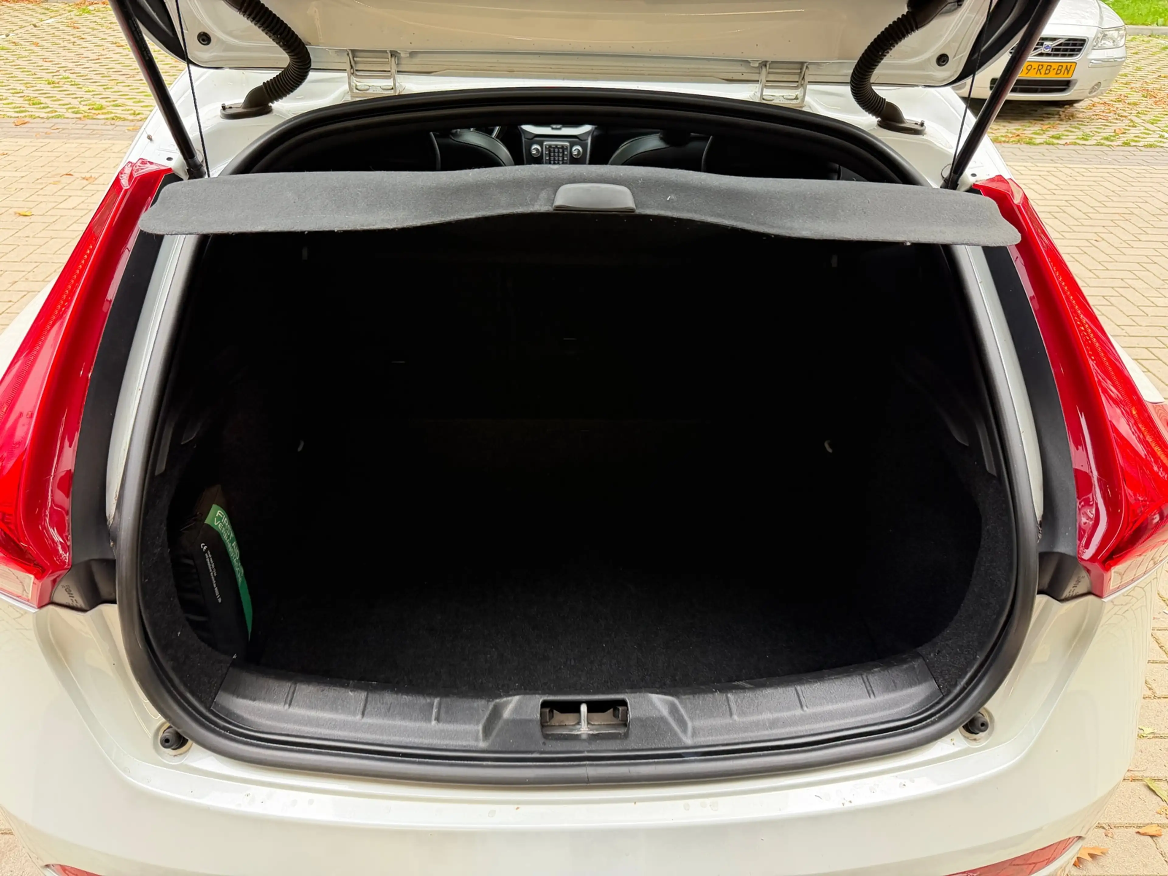 Volvo V40 2.0 T4 Business Sport — photo 22