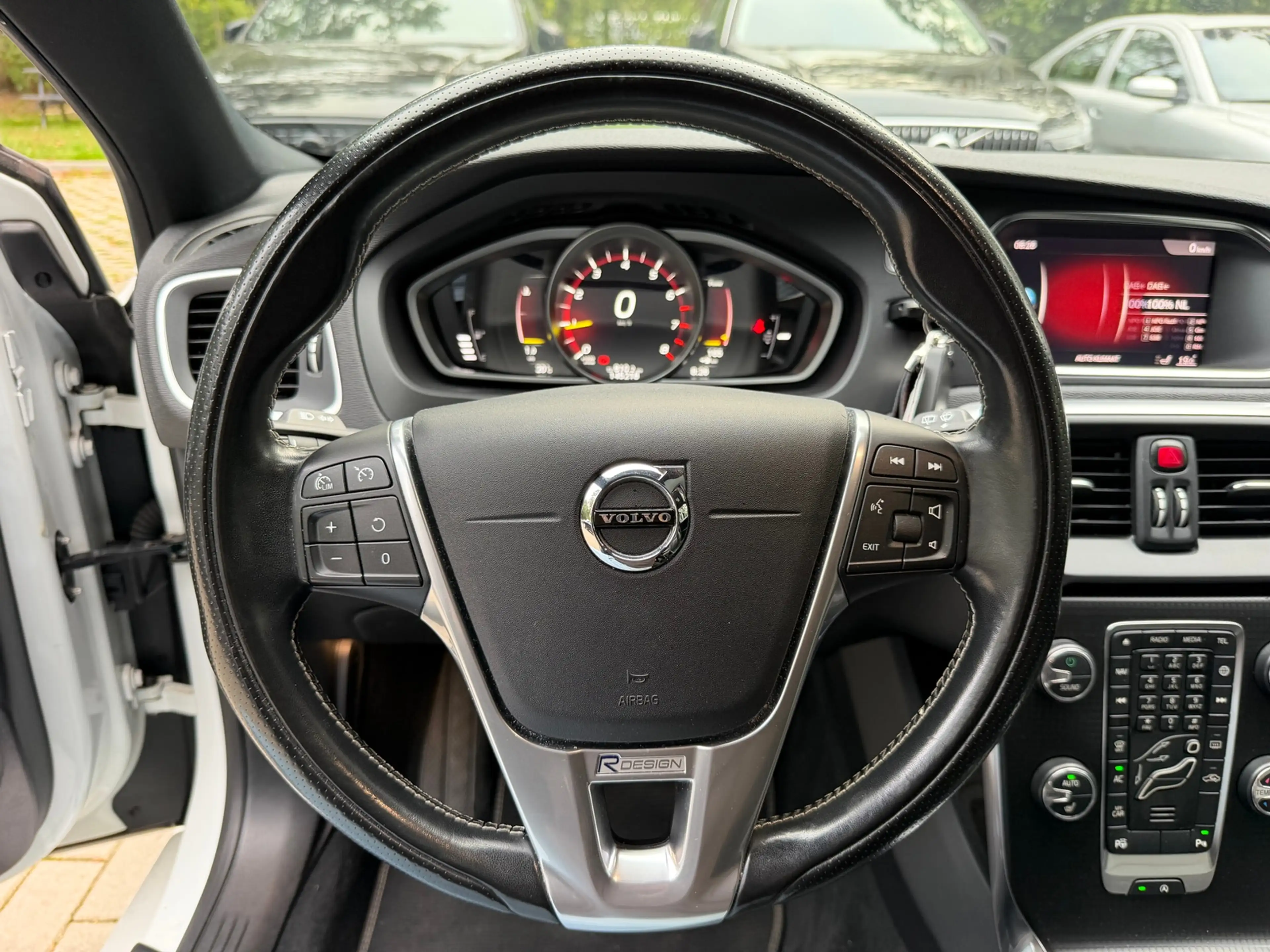 Volvo V40 2.0 T4 Business Sport — photo 12
