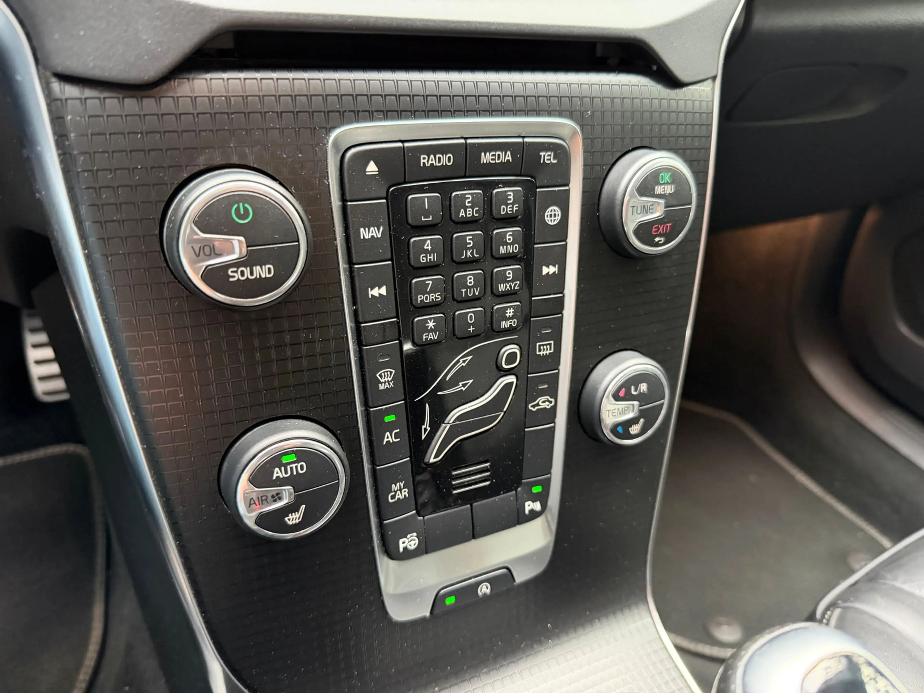 Volvo V40 2.0 T4 Business Sport — photo 14