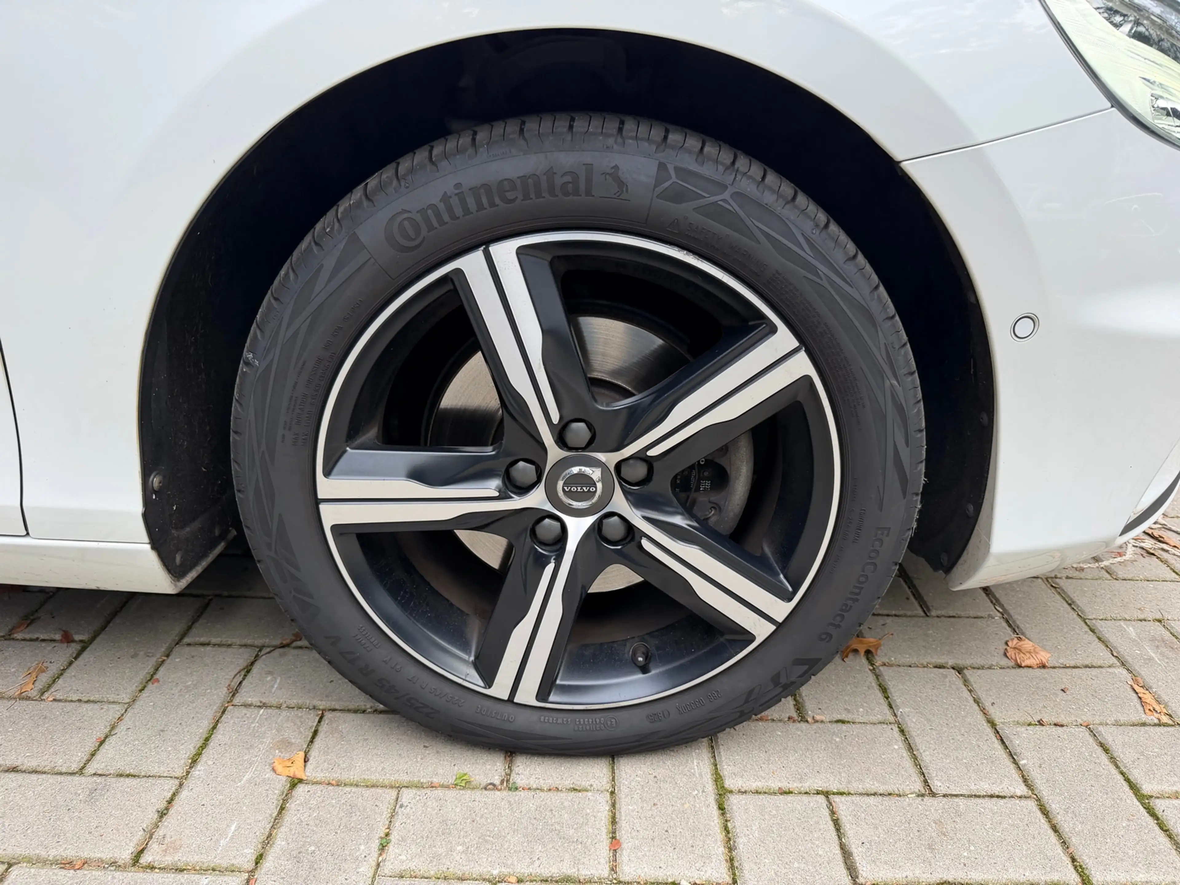Volvo V40 2.0 T4 Business Sport — photo 3