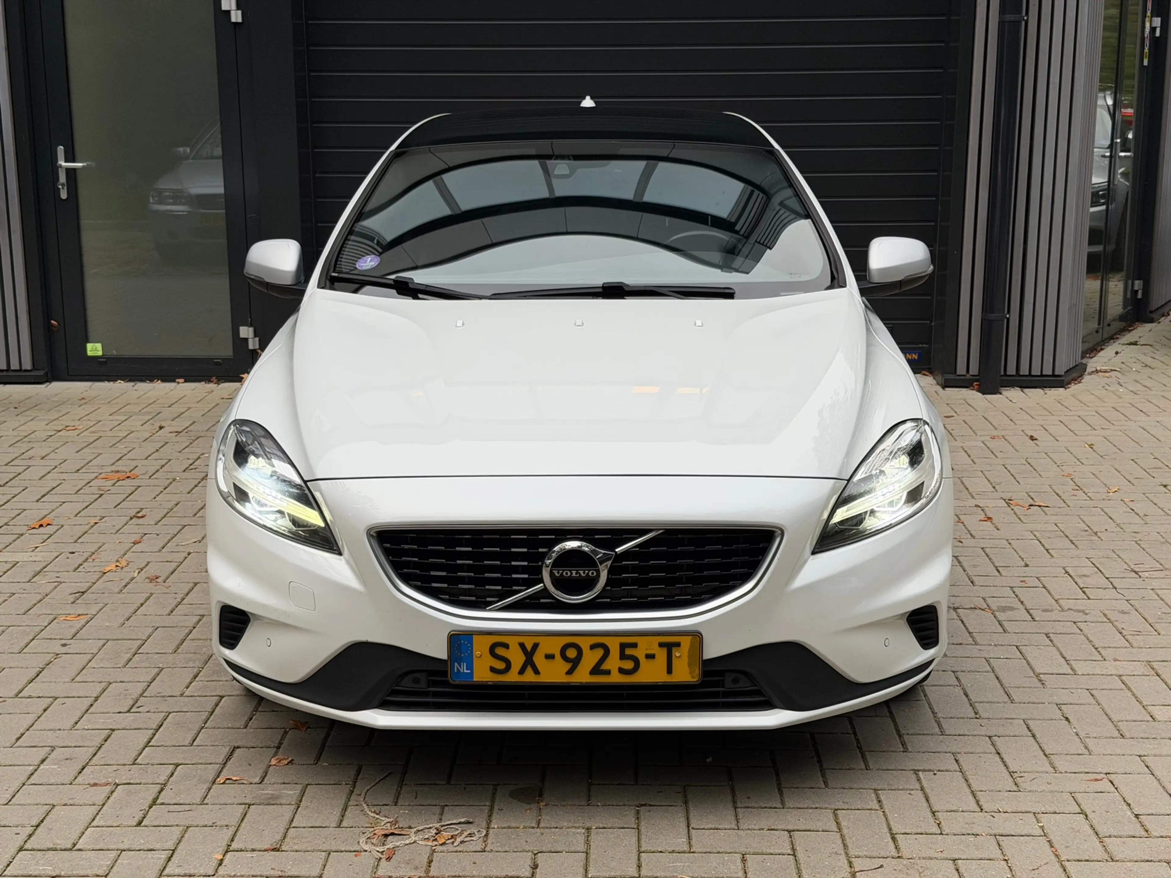 Volvo V40 2.0 T4 Business Sport — photo 4