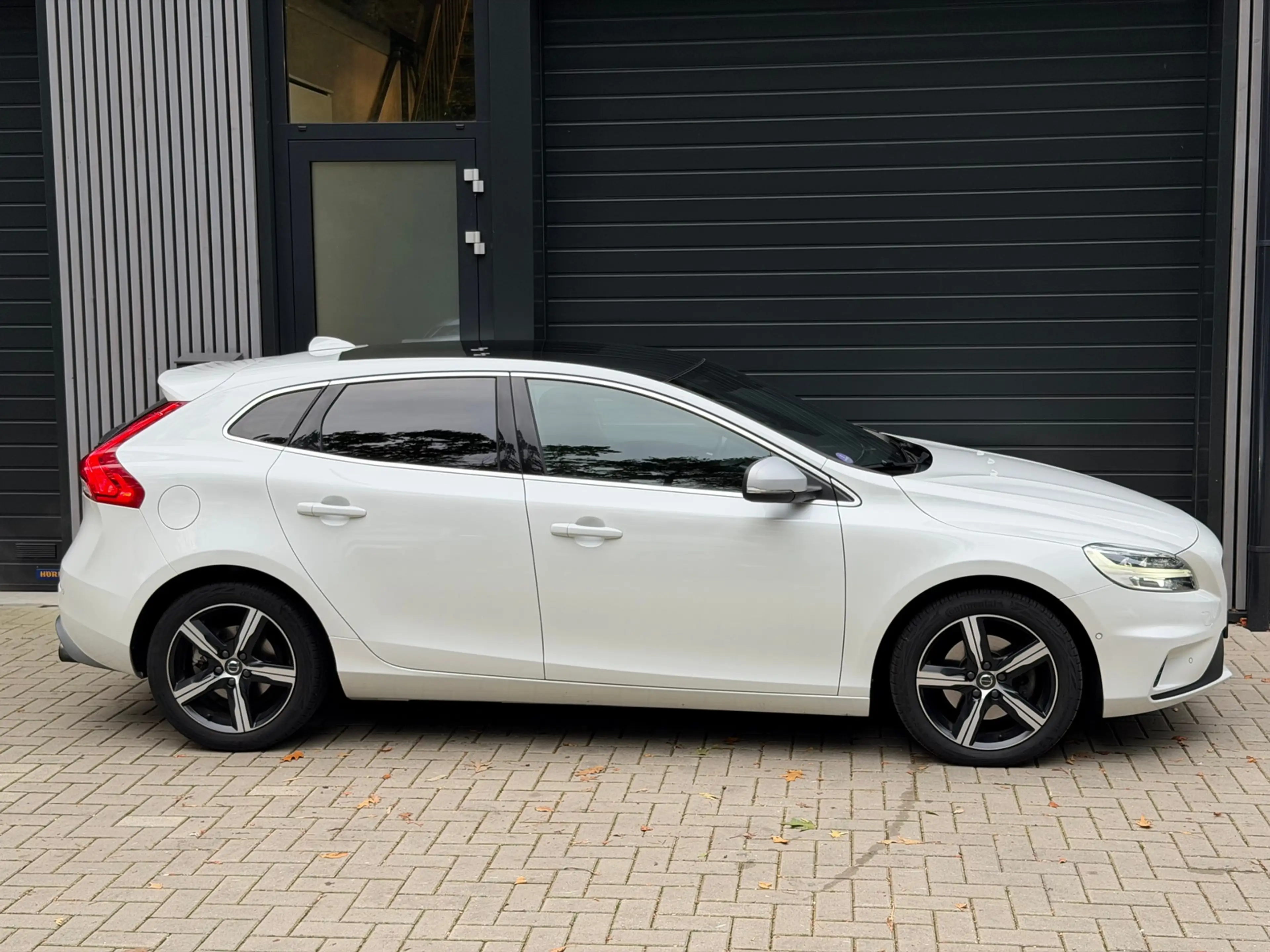 Volvo V40 2.0 T4 Business Sport — photo 10