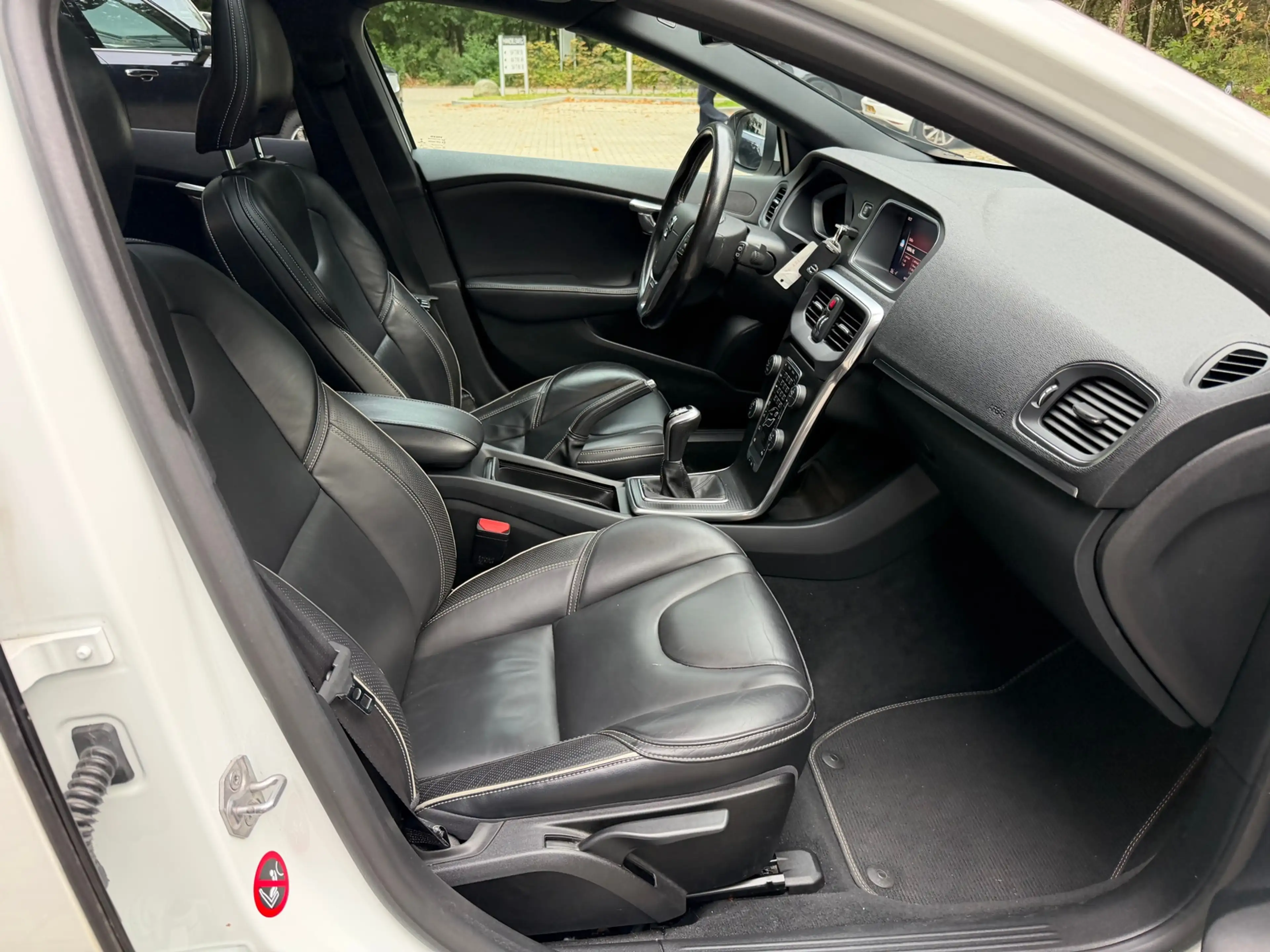 Volvo V40 2.0 T4 Business Sport — photo 20