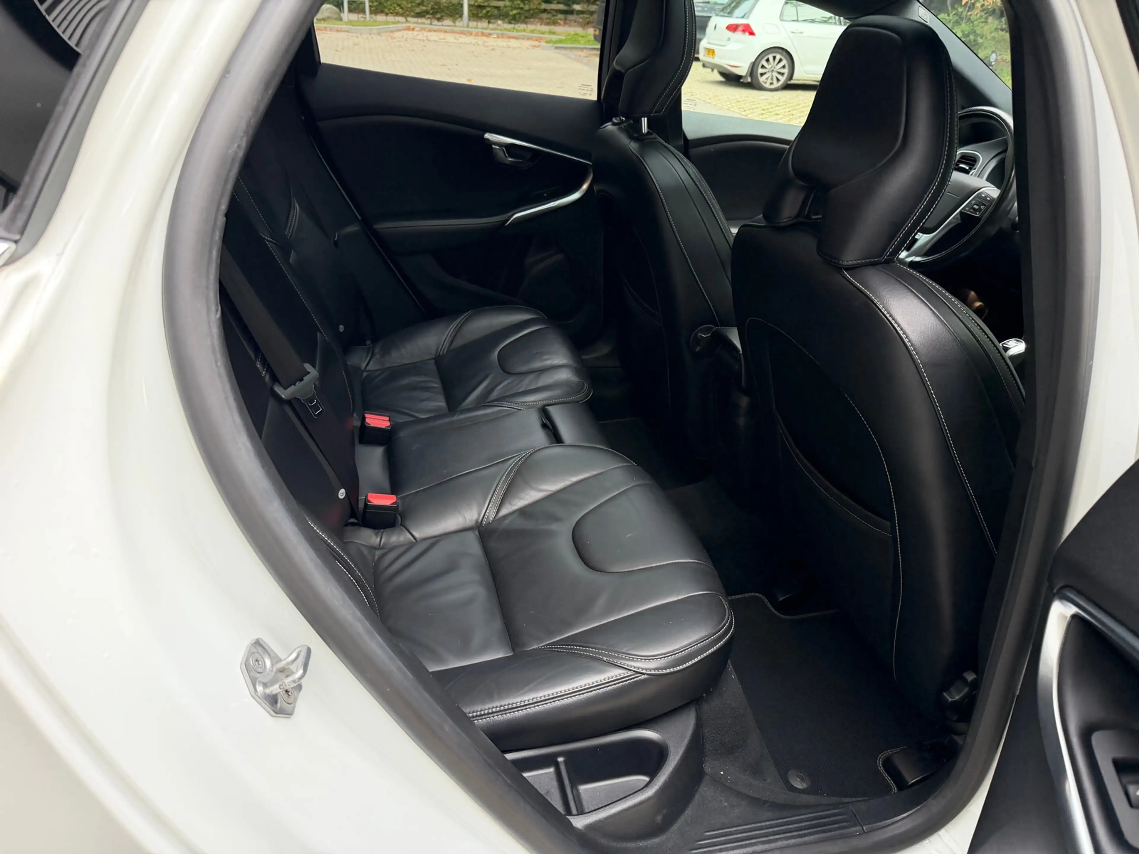 Volvo V40 2.0 T4 Business Sport — photo 19