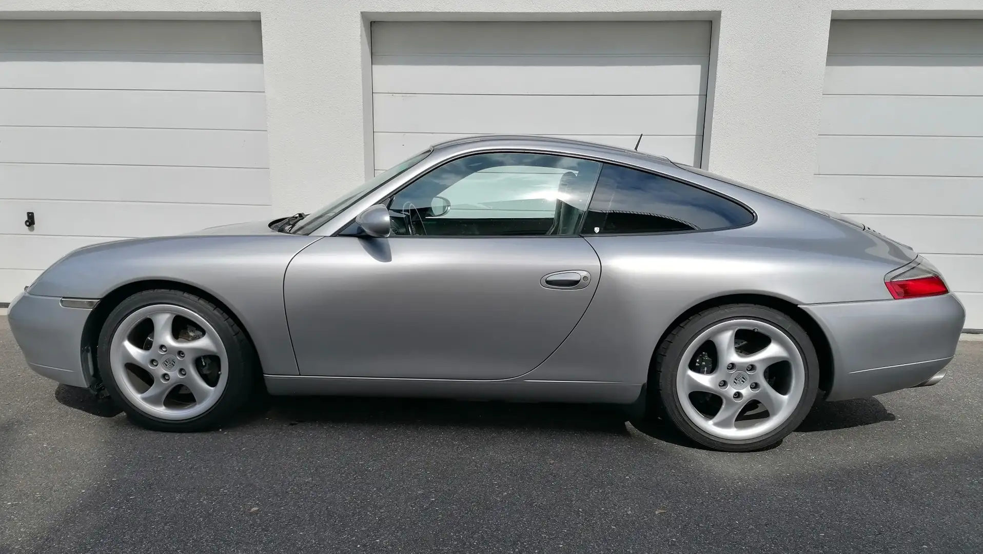 Porsche 996 911 Carrera Tiptronic Coupè Stříbrná - 2