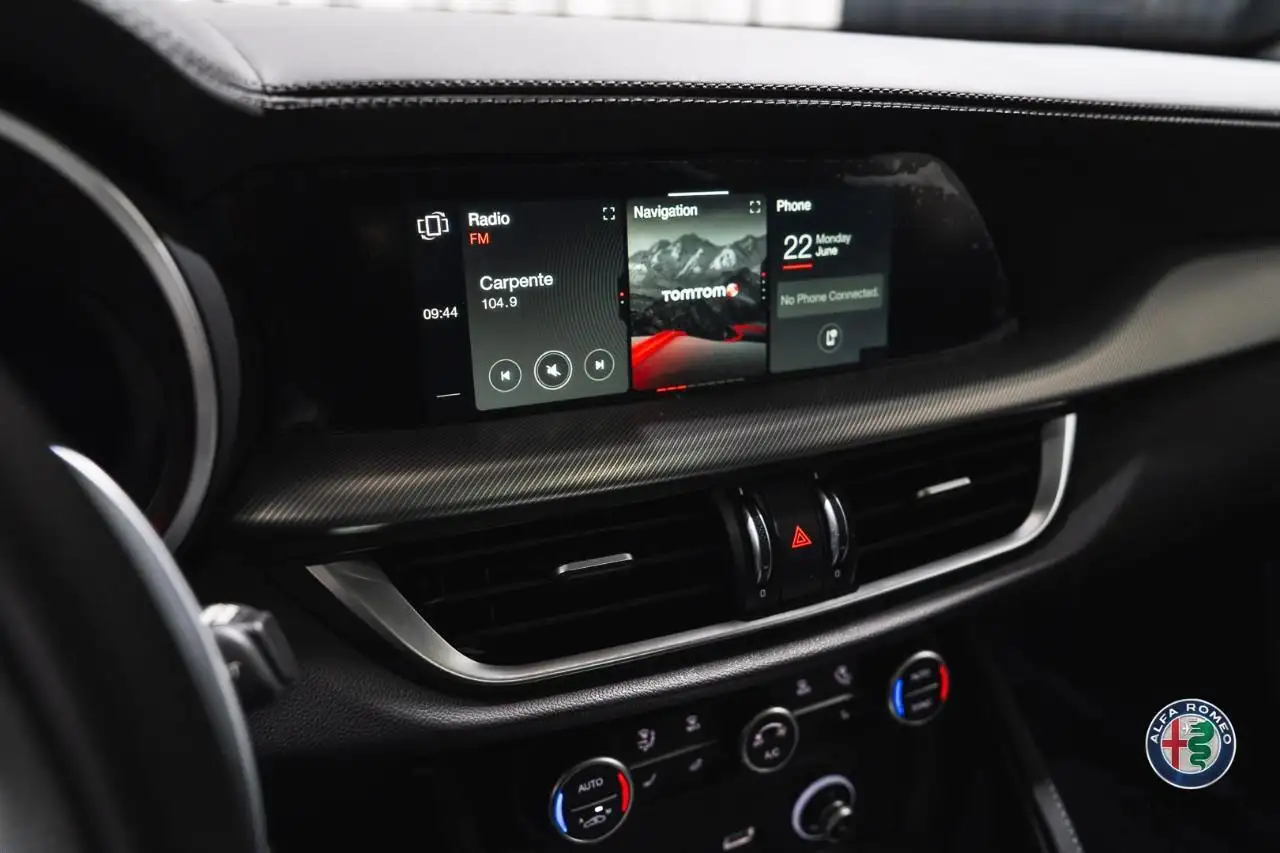 Alfa Romeo Stelvio снимка Alfa Romeo Stelvio