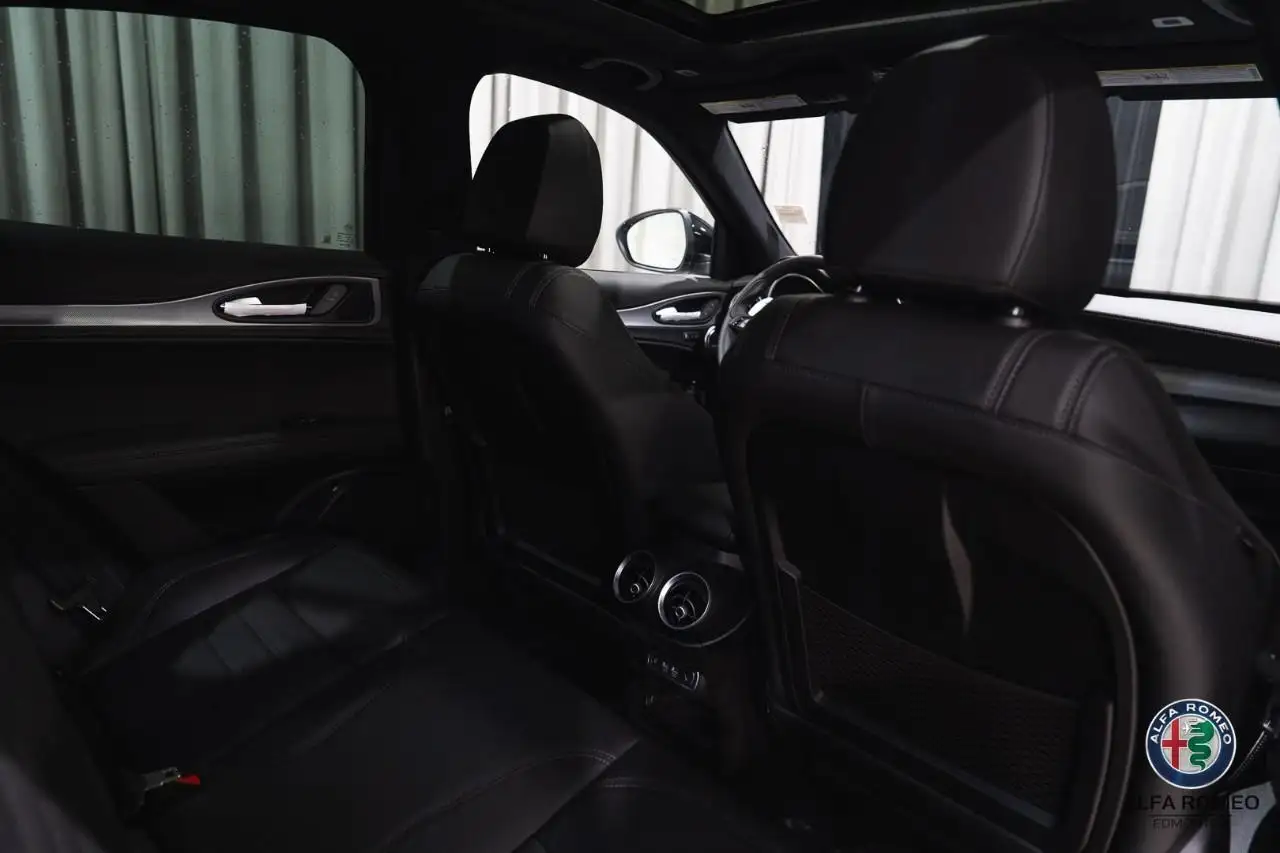 Alfa Romeo Stelvio снимка Alfa Romeo Stelvio