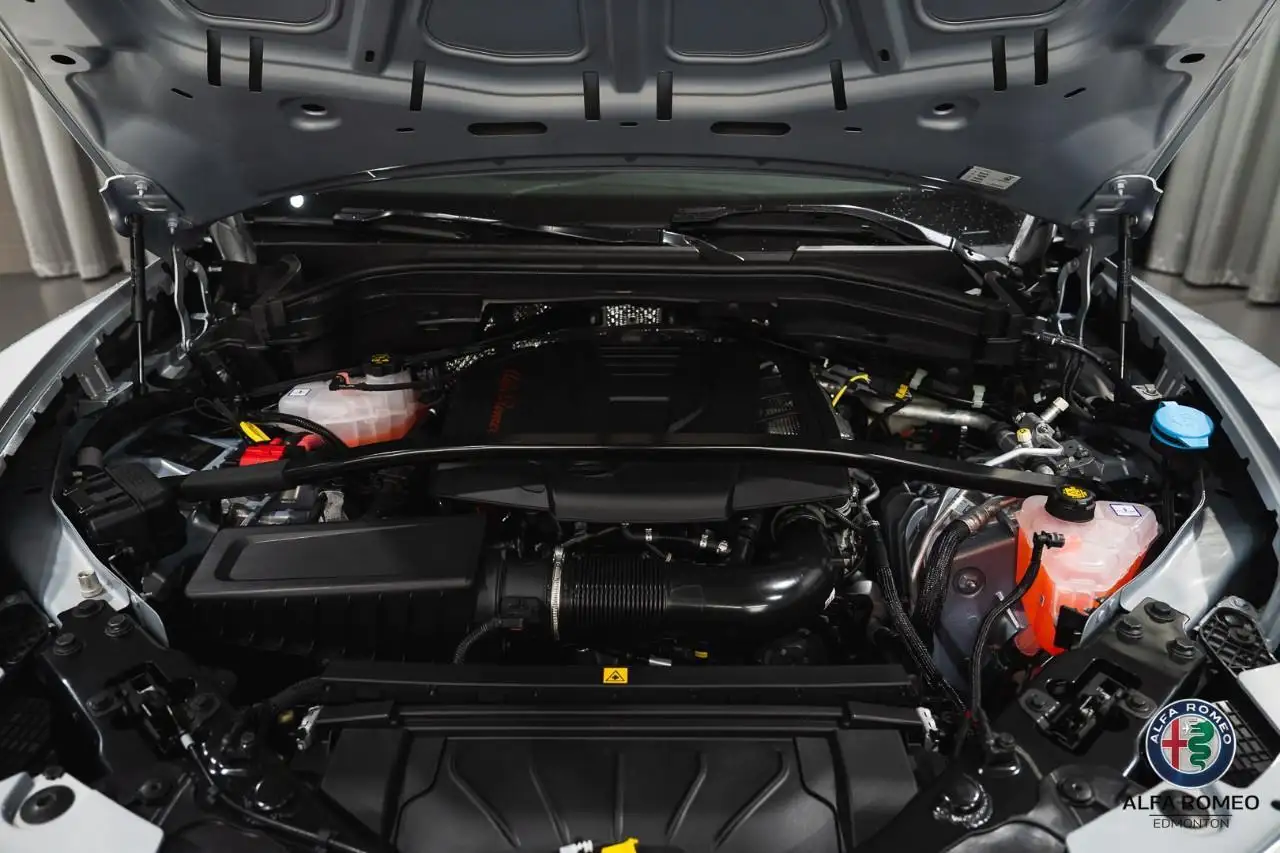 Alfa Romeo Stelvio снимка Alfa Romeo Stelvio