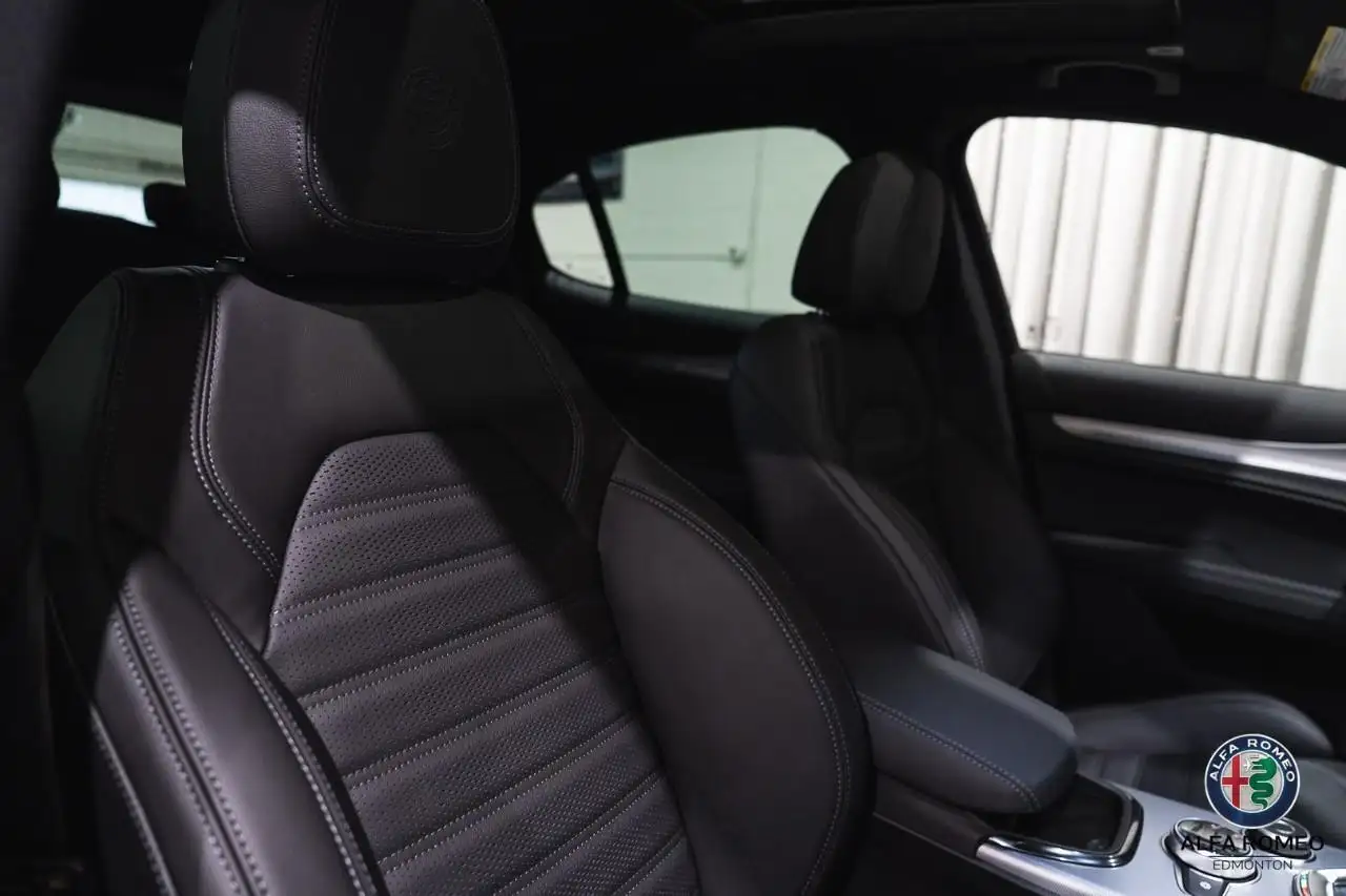 Alfa Romeo Stelvio снимка Alfa Romeo Stelvio