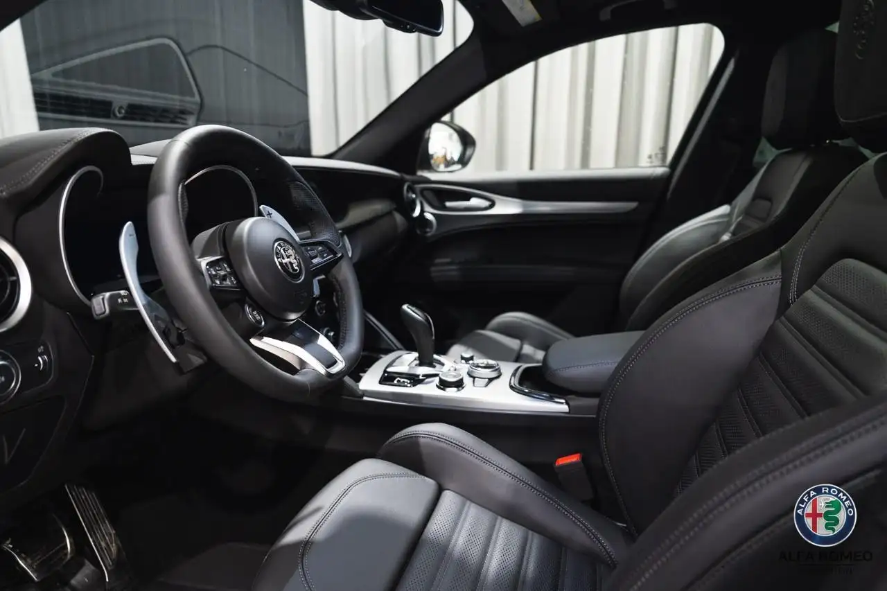 Alfa Romeo Stelvio снимка Alfa Romeo Stelvio