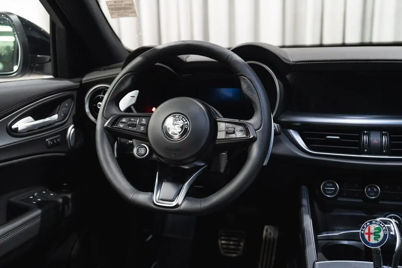 Alfa Romeo Stelvio снимка Alfa Romeo Stelvio