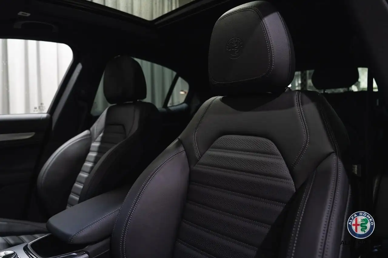Alfa Romeo Stelvio снимка Alfa Romeo Stelvio