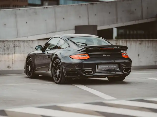 Porsche 911 view 3