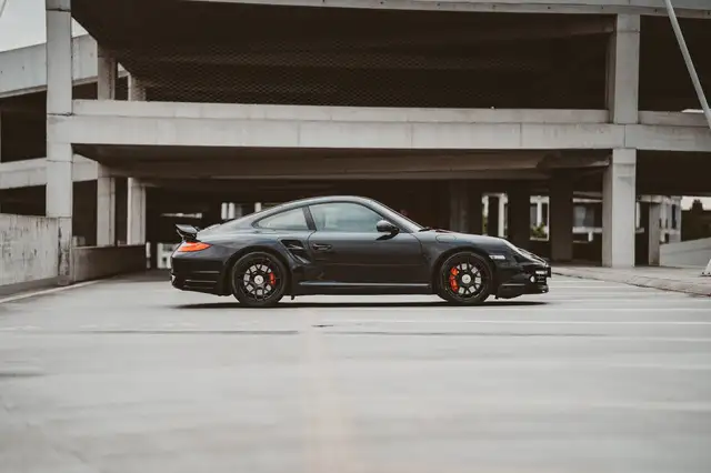 Porsche 911 view 10