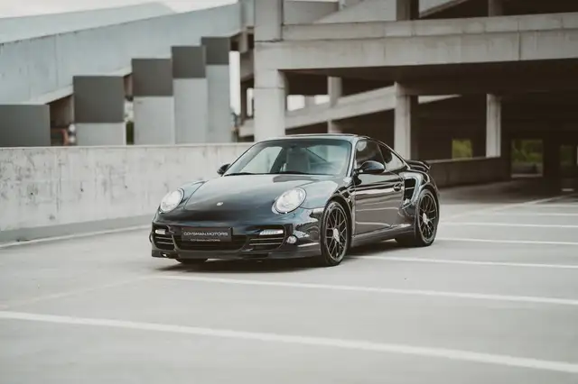 Porsche 911 view 11