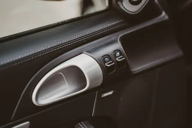 Porsche 911 view 14