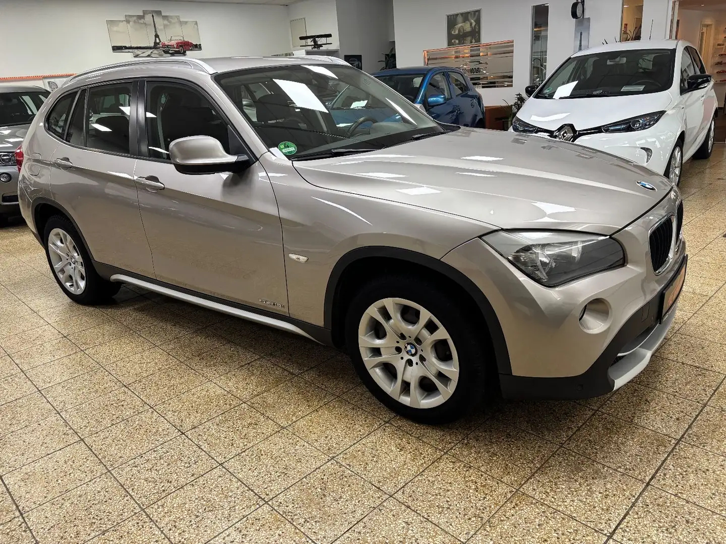 BMW X1 Baureihe X1 18 i sDrive Srebrny - 1
