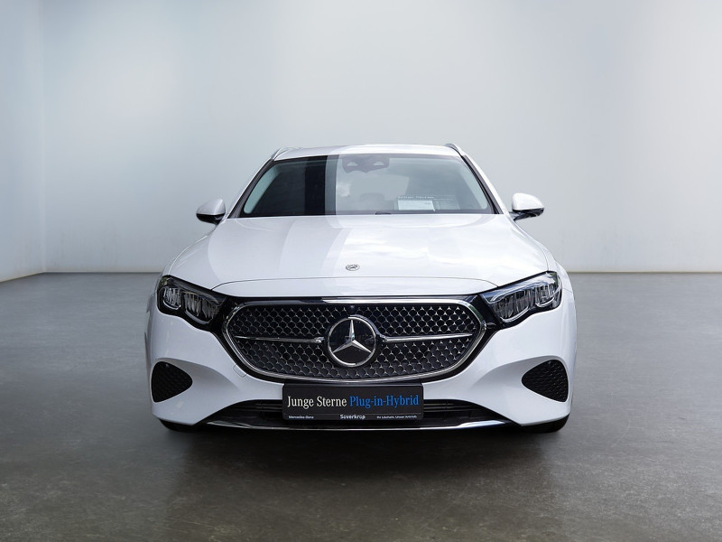 Mercedes-Benz E 300 T de , AVANTGARDE AHK DISTR KAMERA SPUR — photo 4