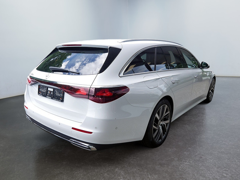 Mercedes-Benz E 300 T de , AVANTGARDE AHK DISTR KAMERA SPUR — photo 6
