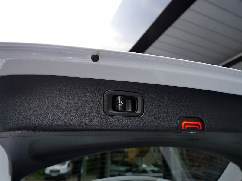 Mercedes-Benz E 300 T de , AVANTGARDE AHK DISTR KAMERA SPUR — photo 13