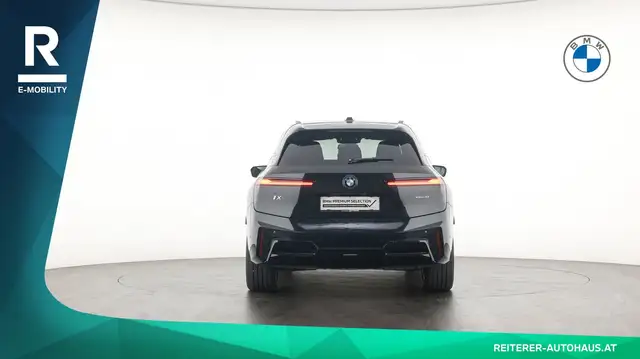 BMW Ix view 6