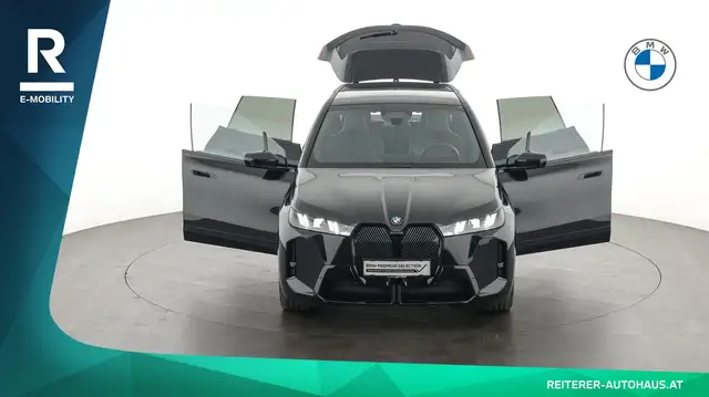 BMW Ix view 9