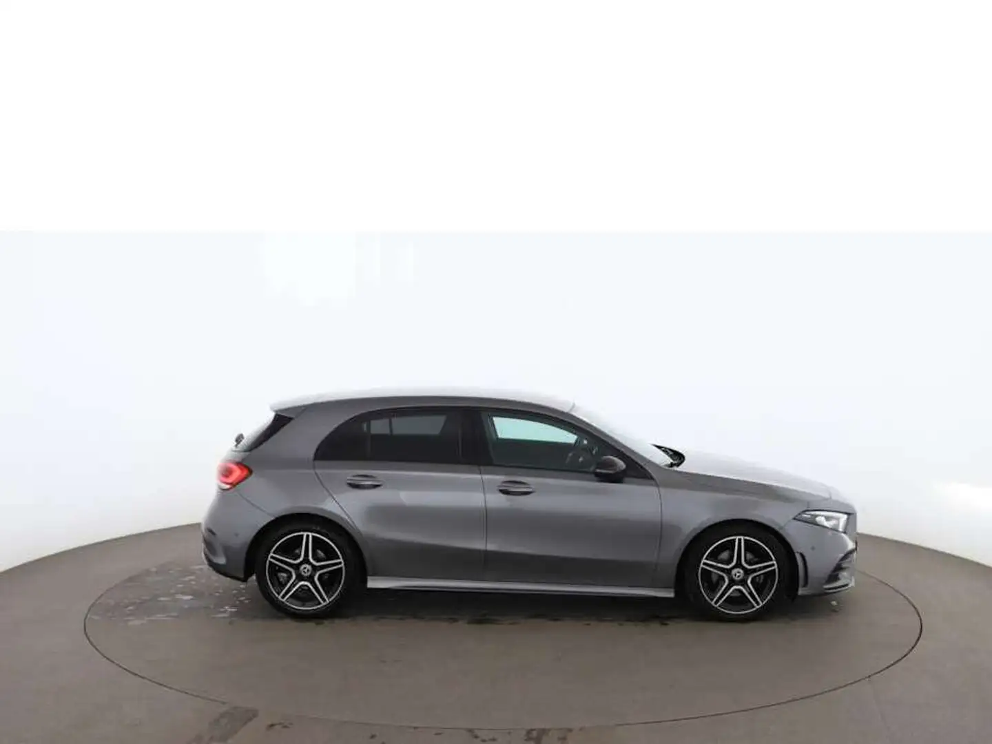 Mercedes-Benz A 180 d AMG-Line Aut LED NAVI LEDER SITZHZG R-CAM Grau - 2