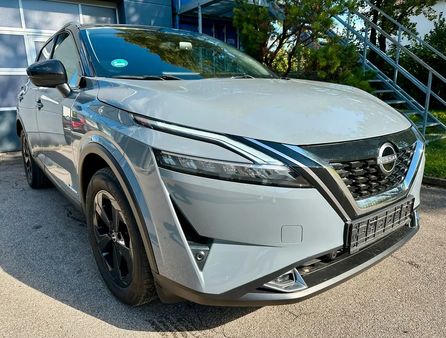 Nissan Qashqai 1.5 VC-T e-POWER Black Edition Grau - 1