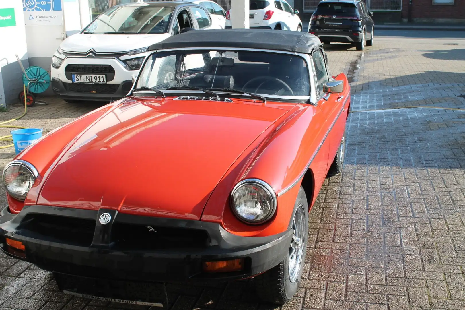 MG MGB -1,8 Cabrio Rot - 2