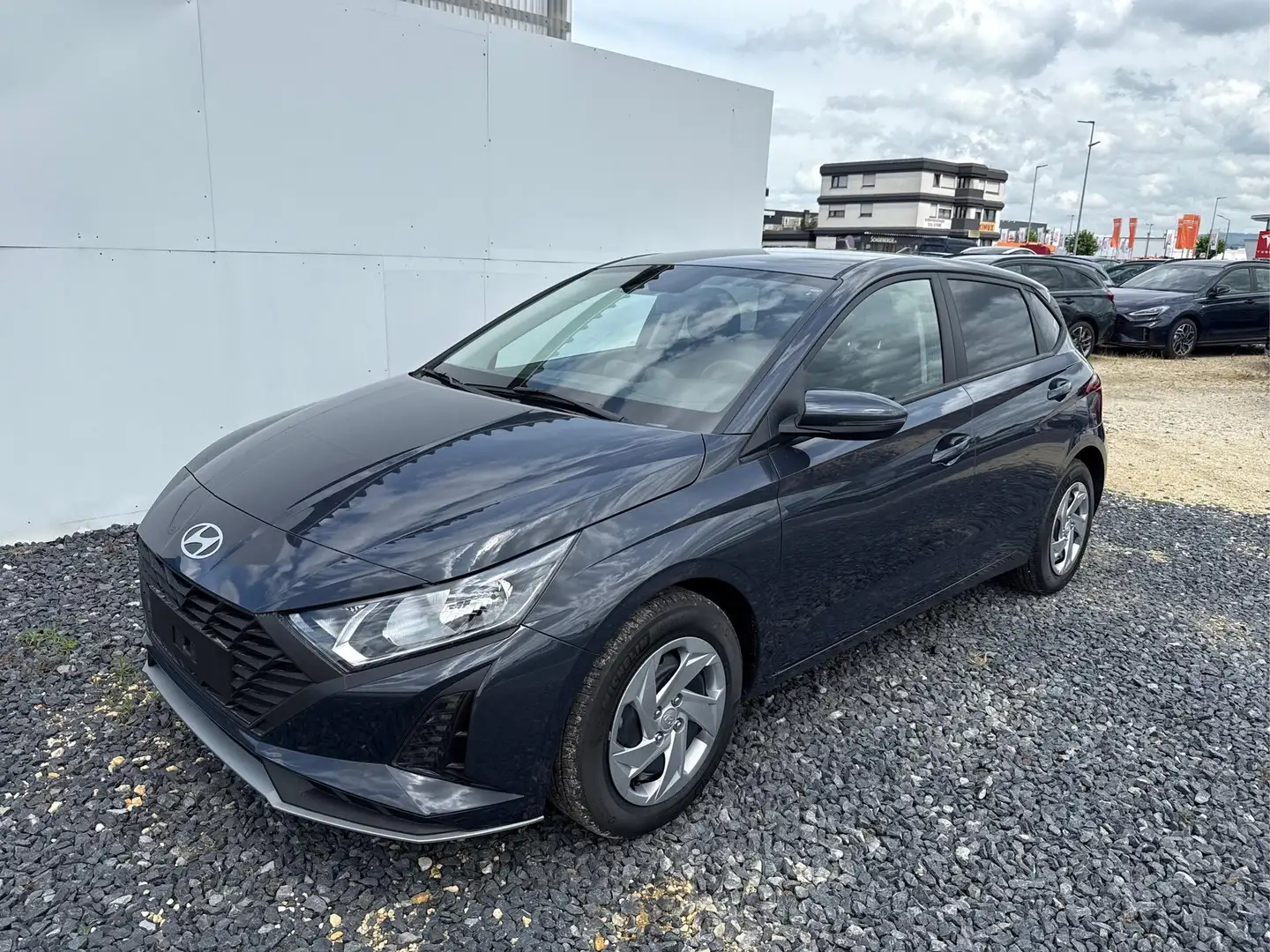Hyundai i20 COMFORT FL WP NAVI RFK TEMPOMAT 1.2 MPI 57,9kW/... Grau - 1
