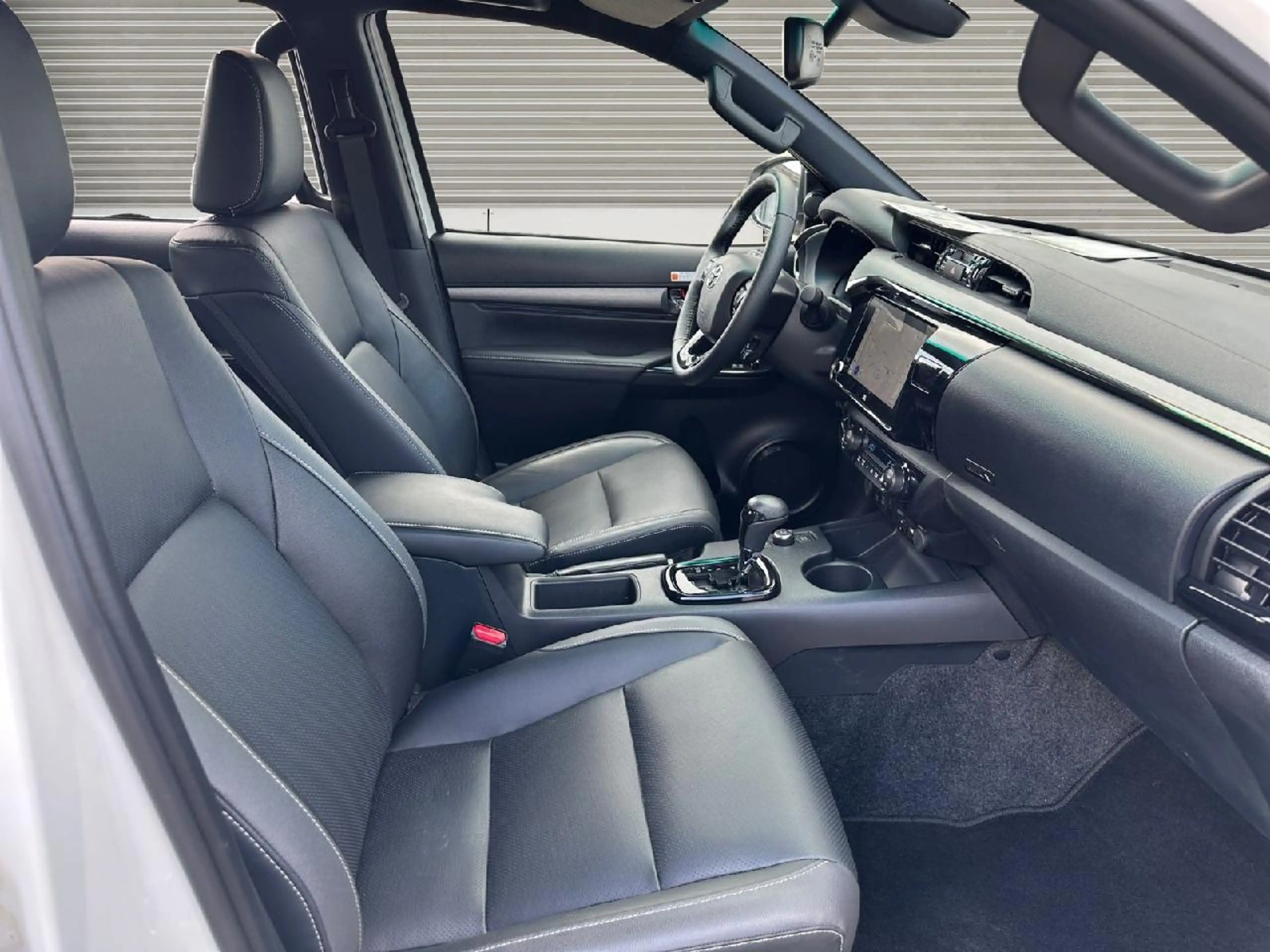 Toyota Hilux 2.8 Double Cab Invincible 4x4, Rollo AHK — photo 14