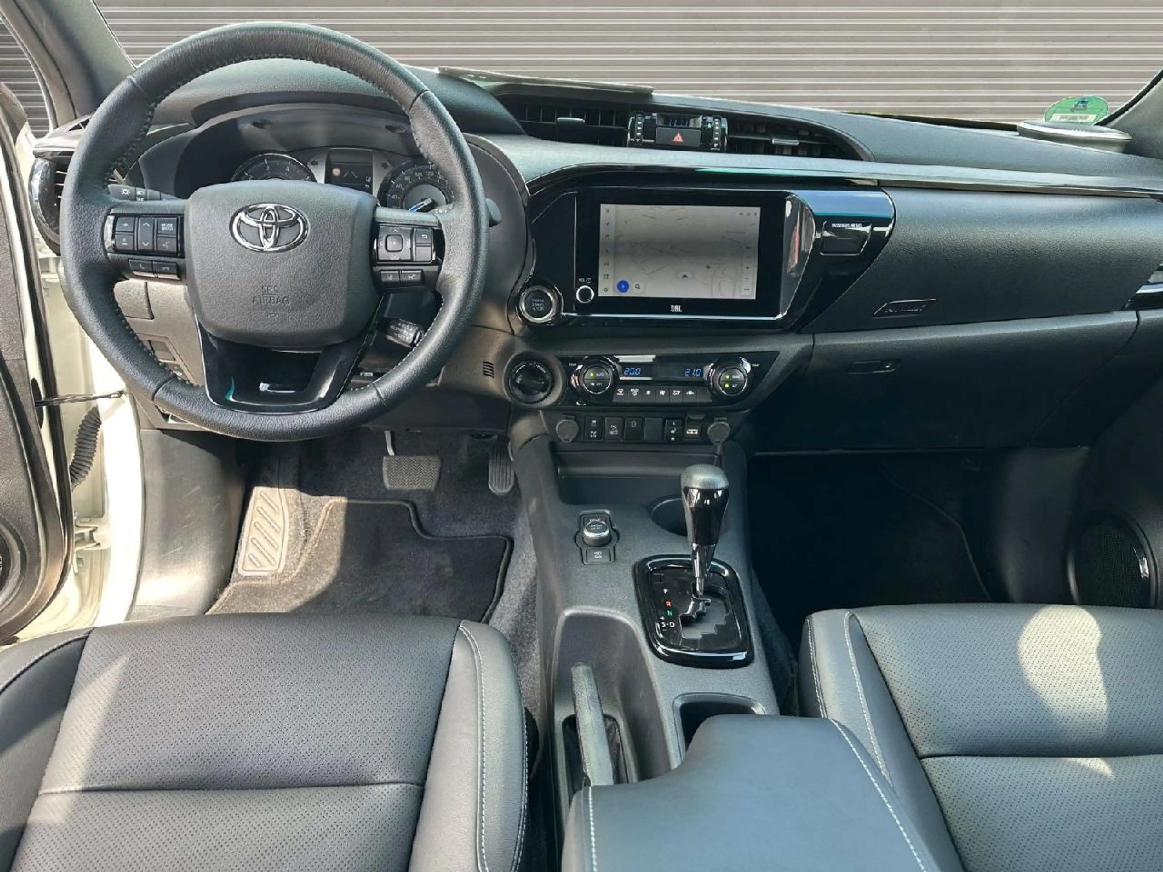 Toyota Hilux 2.8 Double Cab Invincible 4x4, Rollo AHK — photo 10