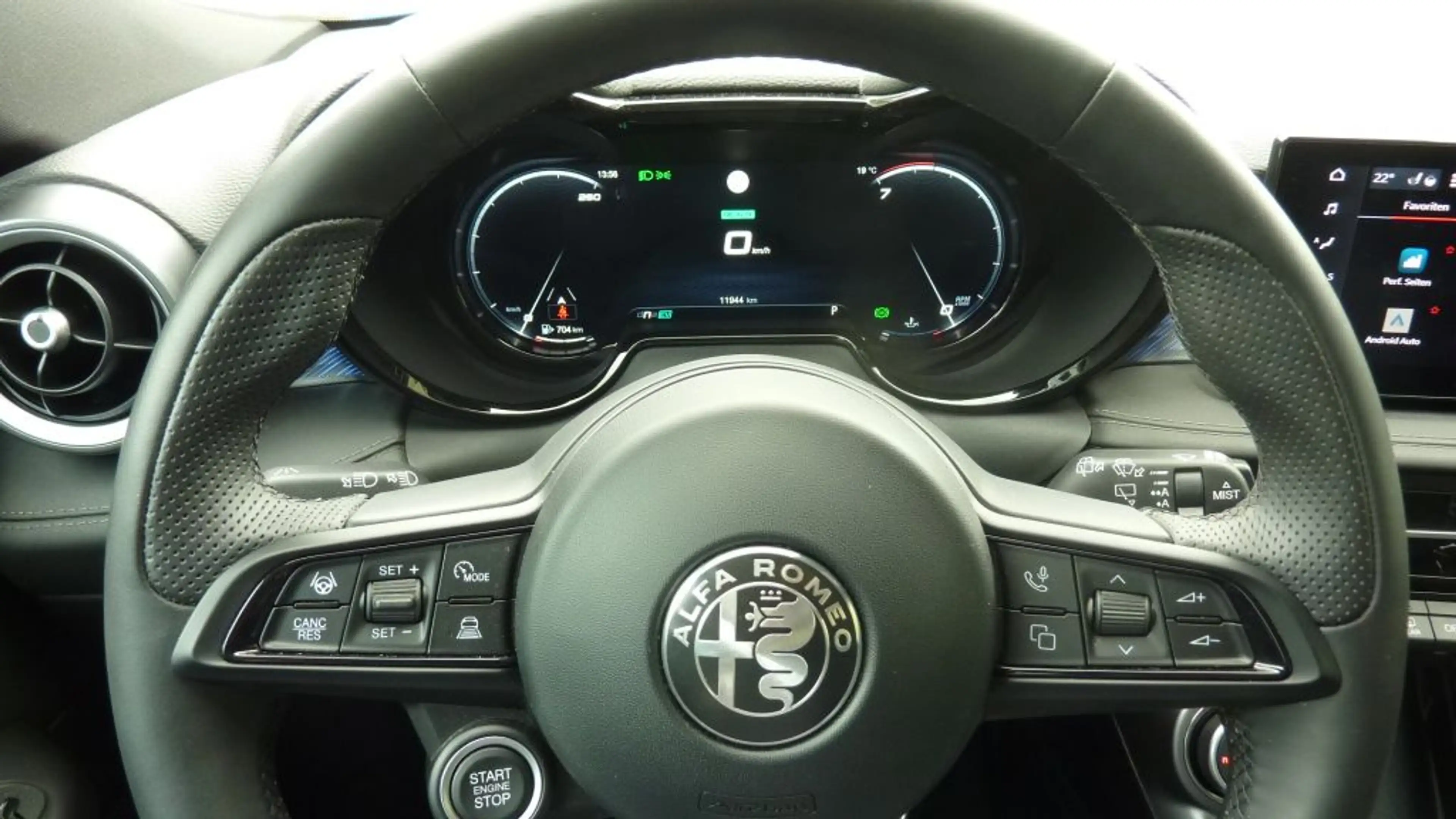 Alfa Romeo Tonale 1.5 VGT Hybrid Ti — photo 14
