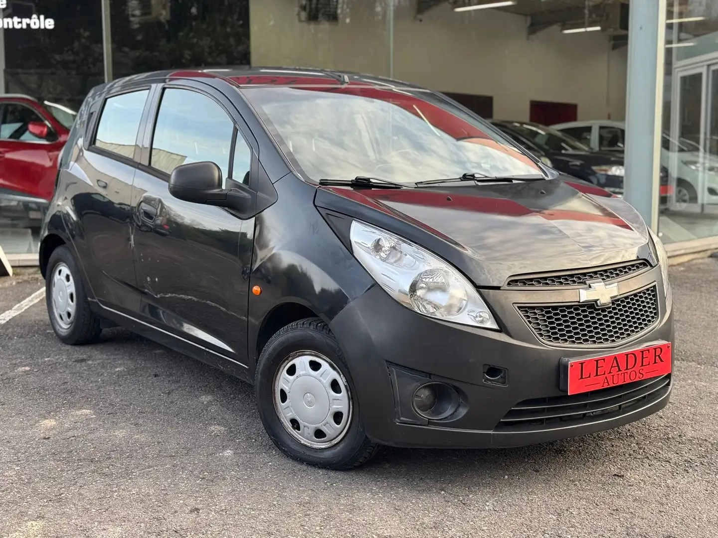 Chevrolet Spark 🟩1.0 ESSENCE 68CV Schwarz - 2