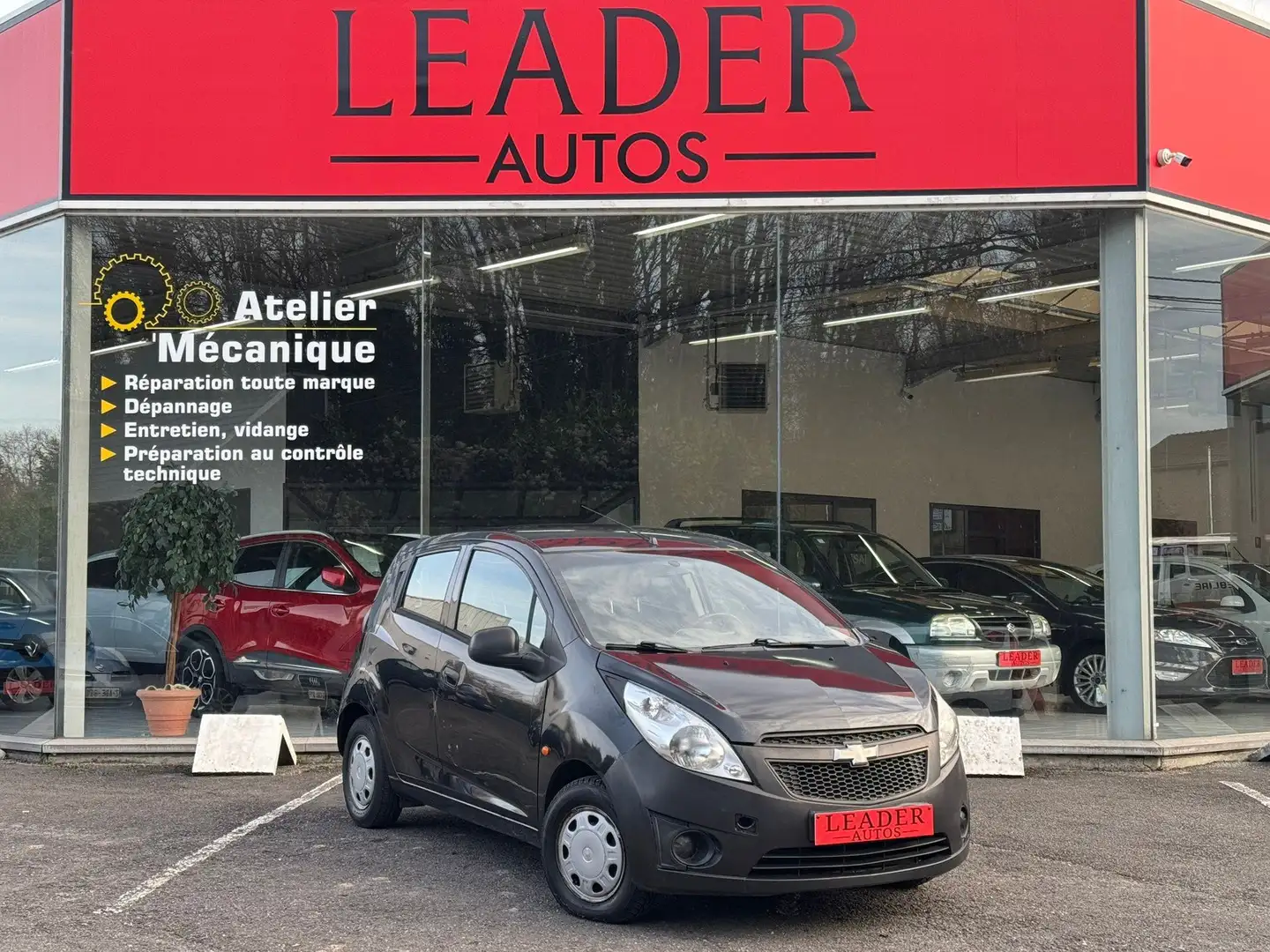 Chevrolet Spark 🟩1.0 ESSENCE 68CV Schwarz - 1
