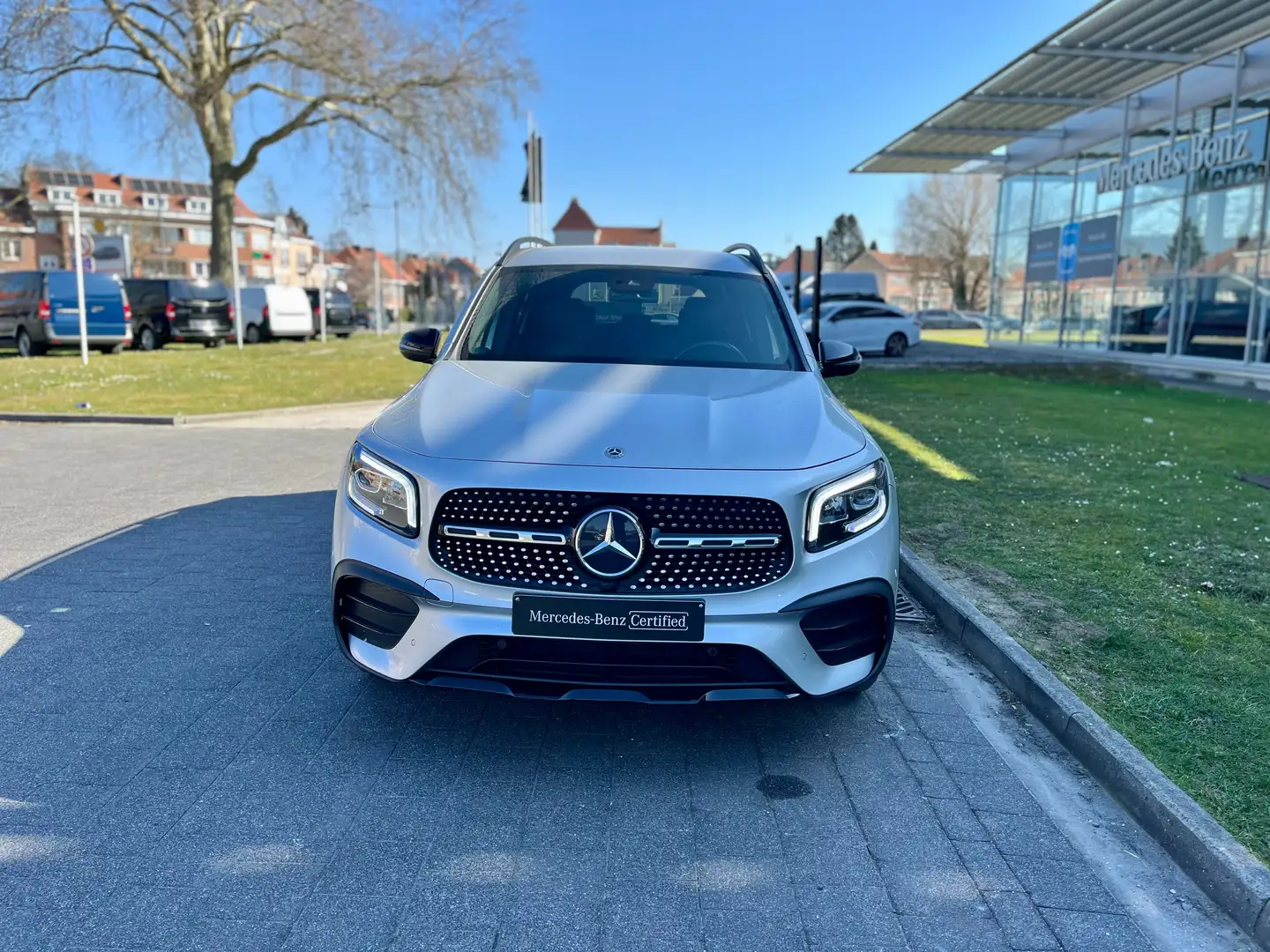 Mercedes-Benz GLB 200 d AMG LINE Grijs - 2