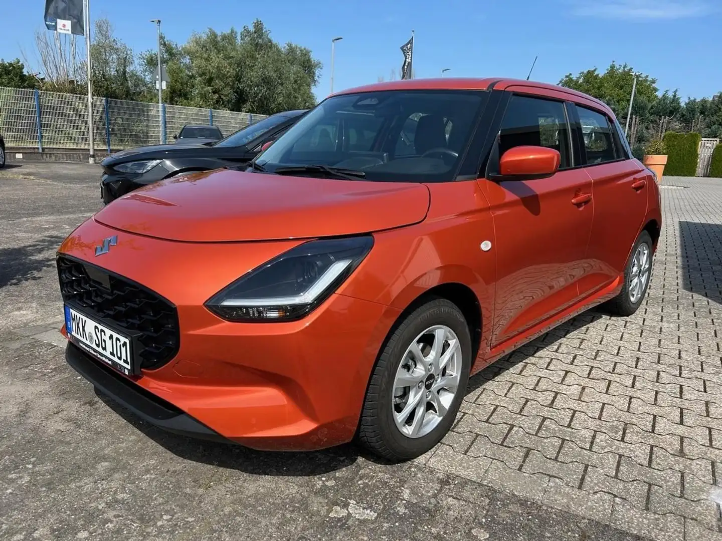Suzuki Swift Club Hybrid Alu Navi PDC RFK Orange - 1