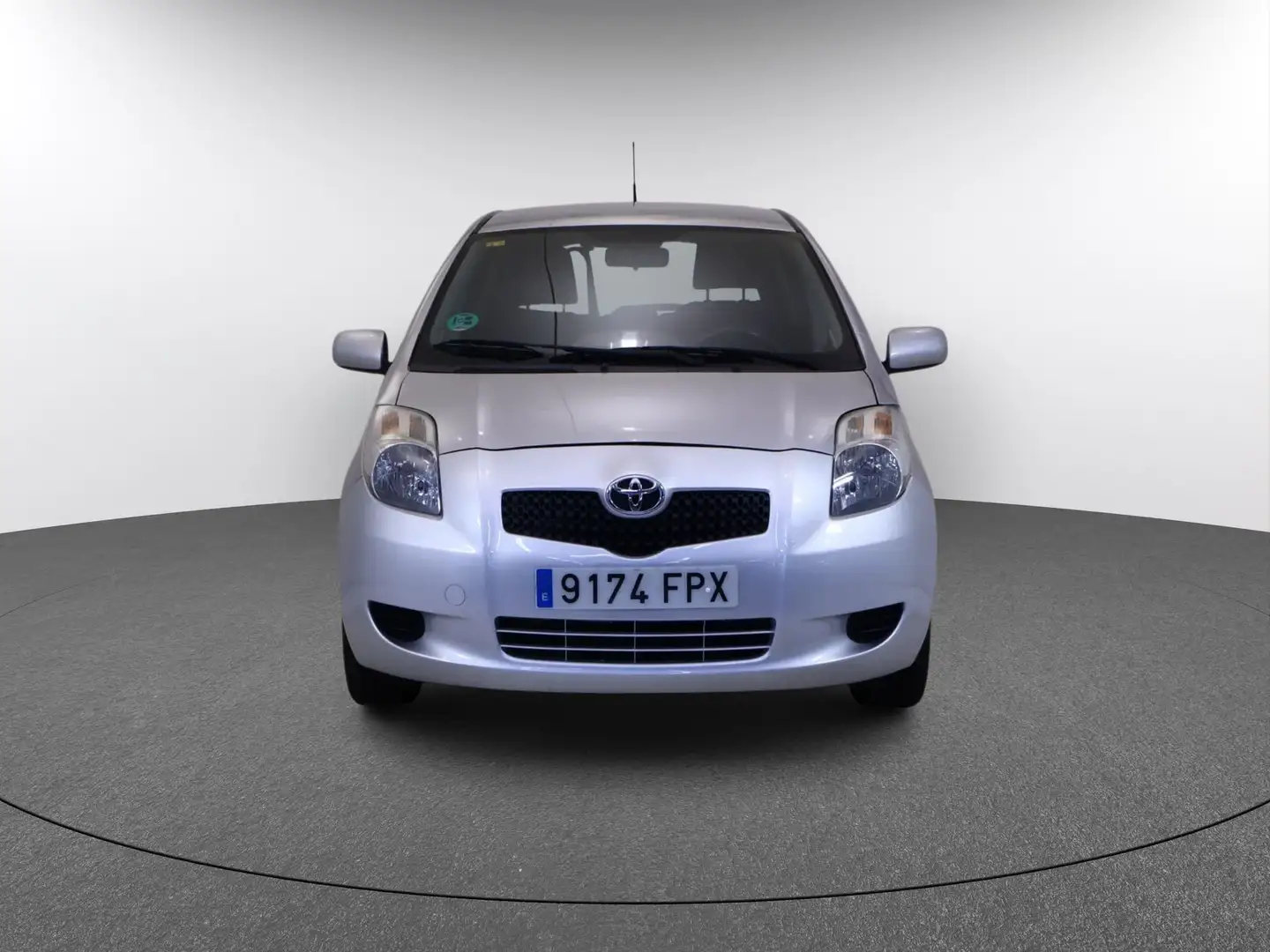Toyota Yaris 1.3 VVT-i Sol Gris - 2