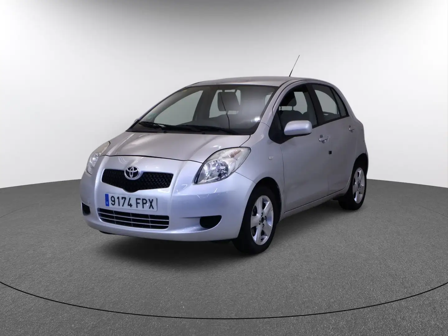 Toyota Yaris 1.3 VVT-i Sol Gris - 1