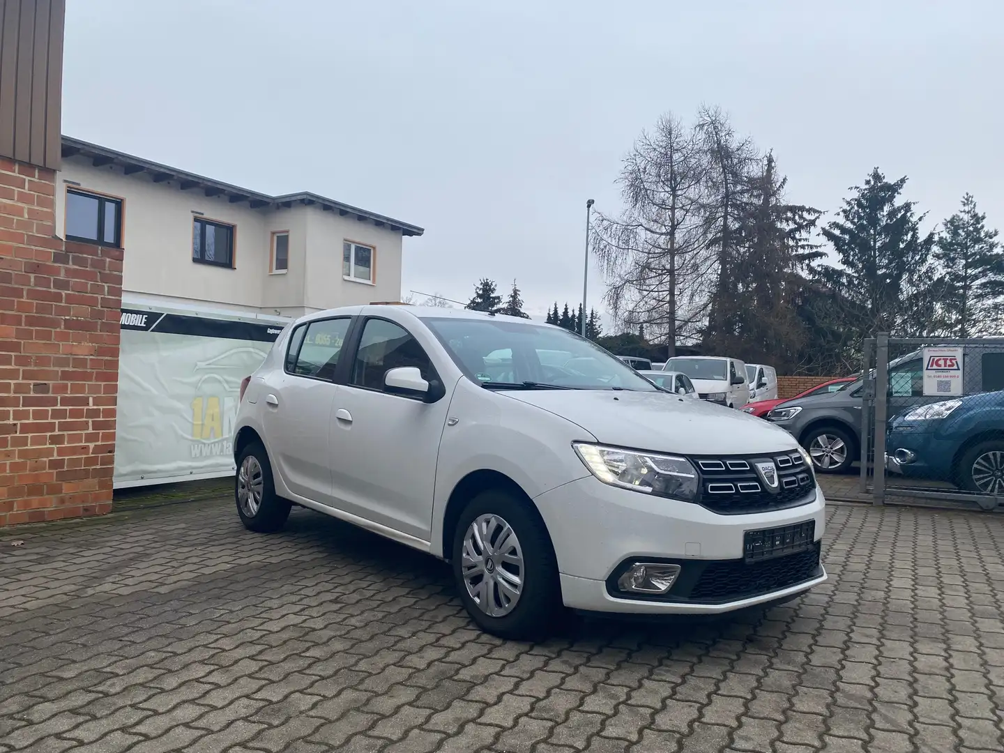Dacia Sandero Laureate  Kamera  Navi Weiß - 1