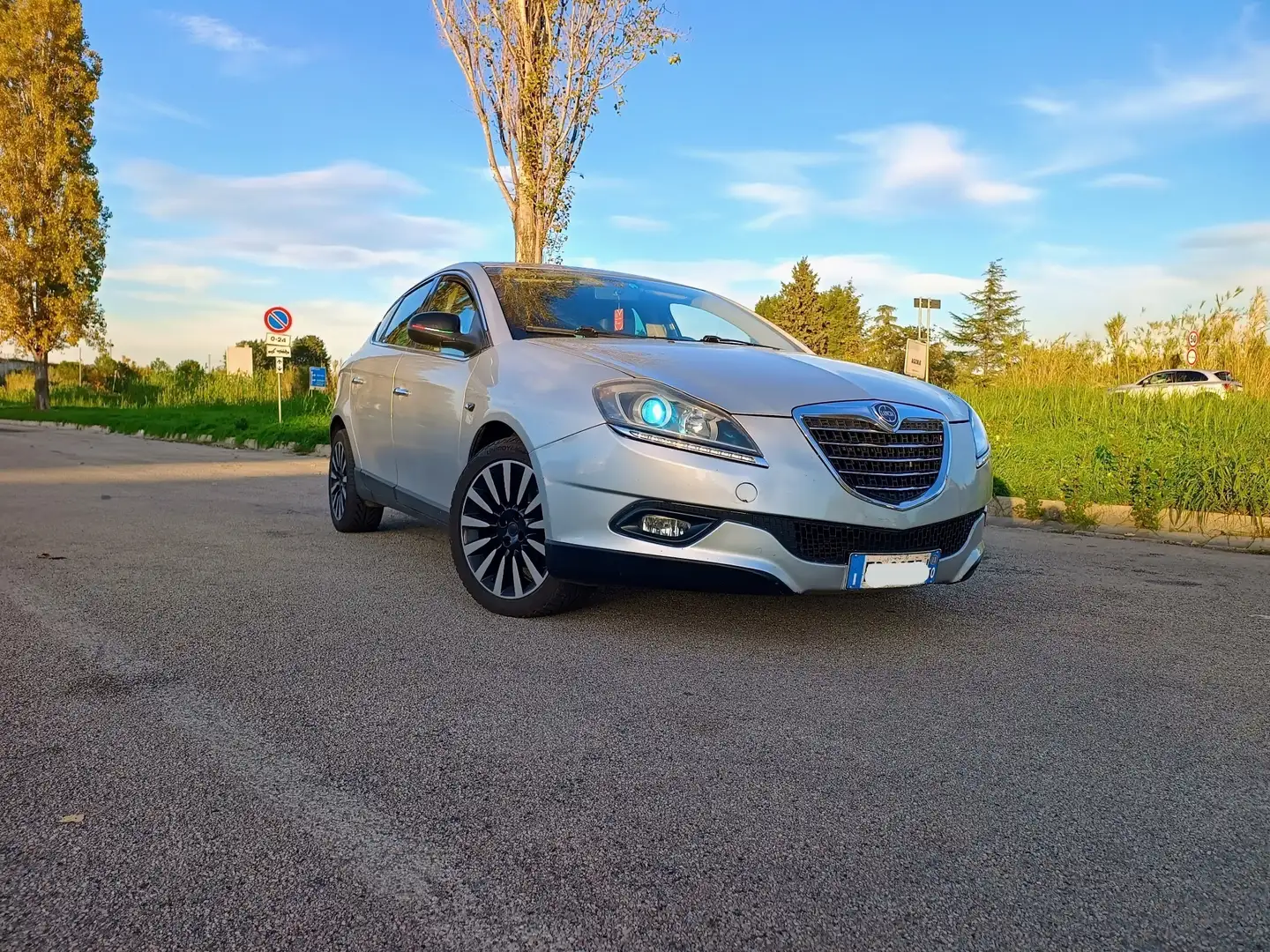 Lancia Delta 1.6 mjt Platino 120cv dpf Ezüst - 1