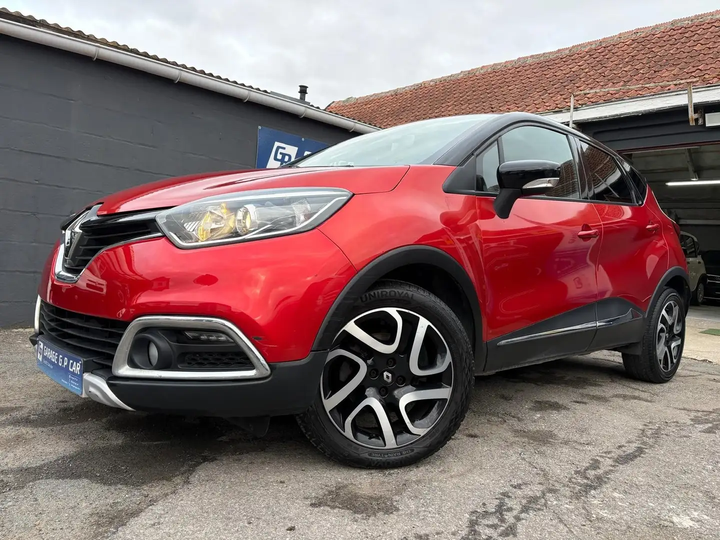 Renault Captur 1.5 dCi Energy Helly Hansen Rood - 1