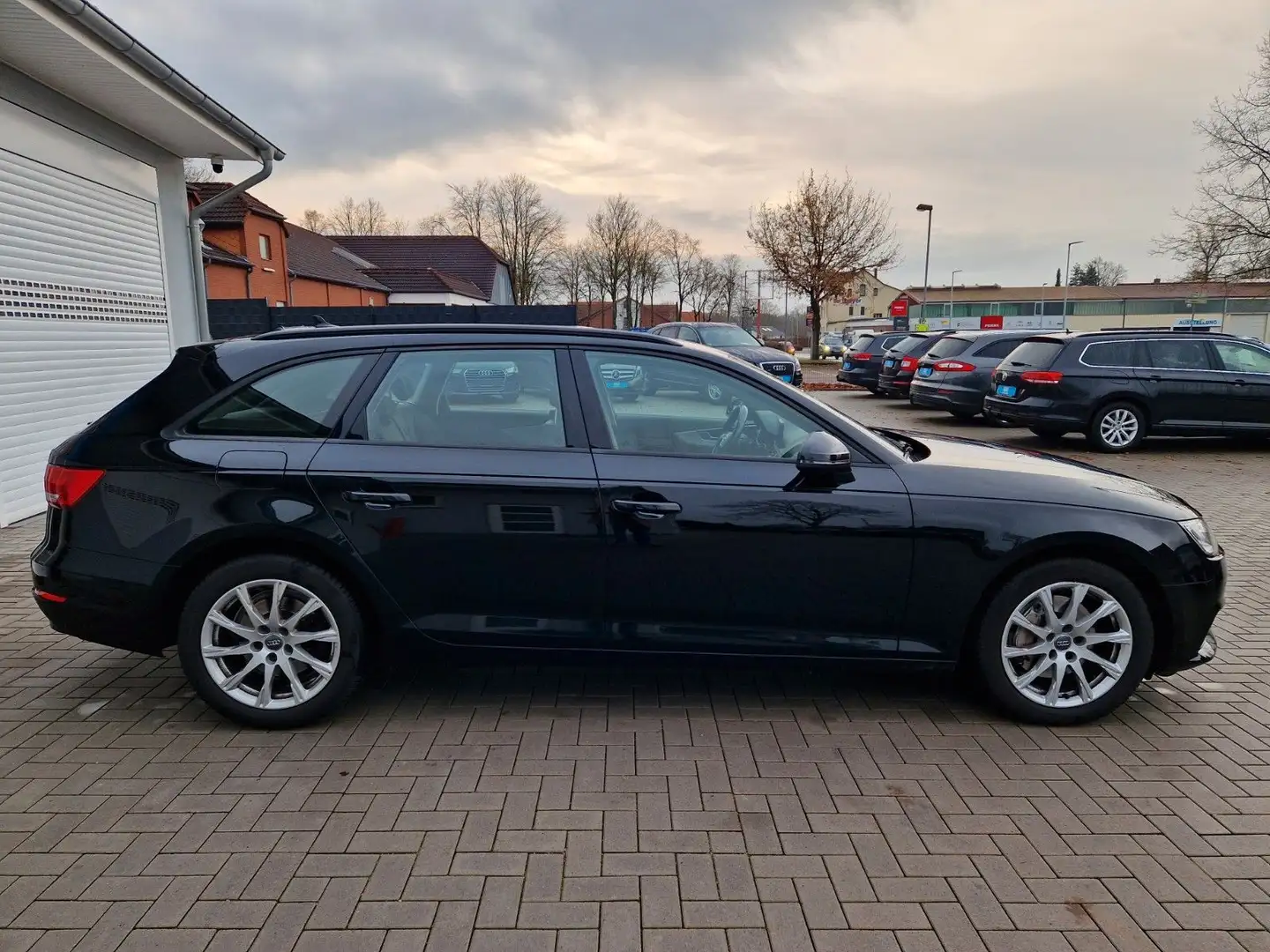 Audi A4 2.0 TDI+Automatik+Xenon+Navi+TÜV und Öl neu Noir - 2